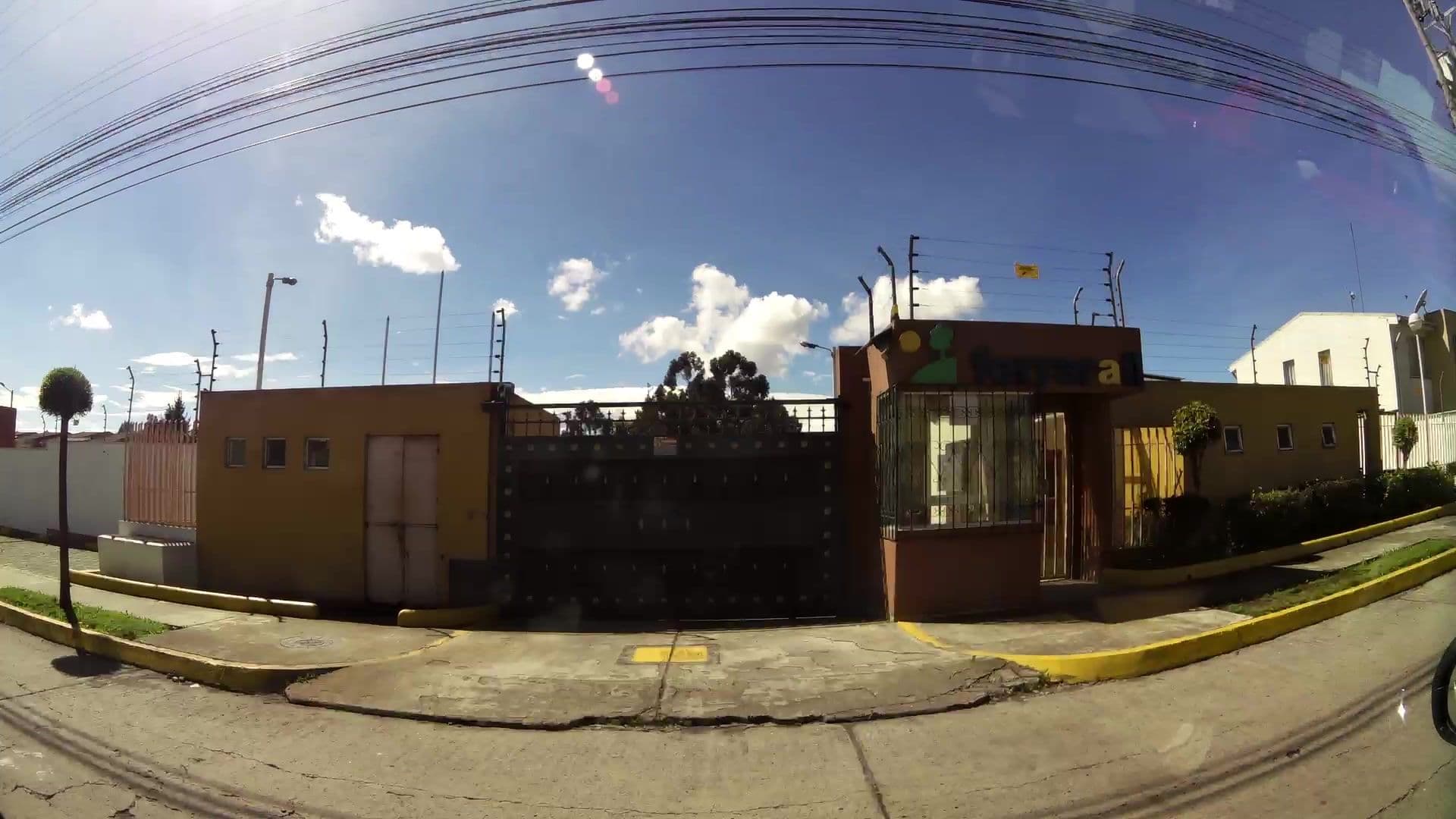 Street view near Conjunto Ferrara II, Quito