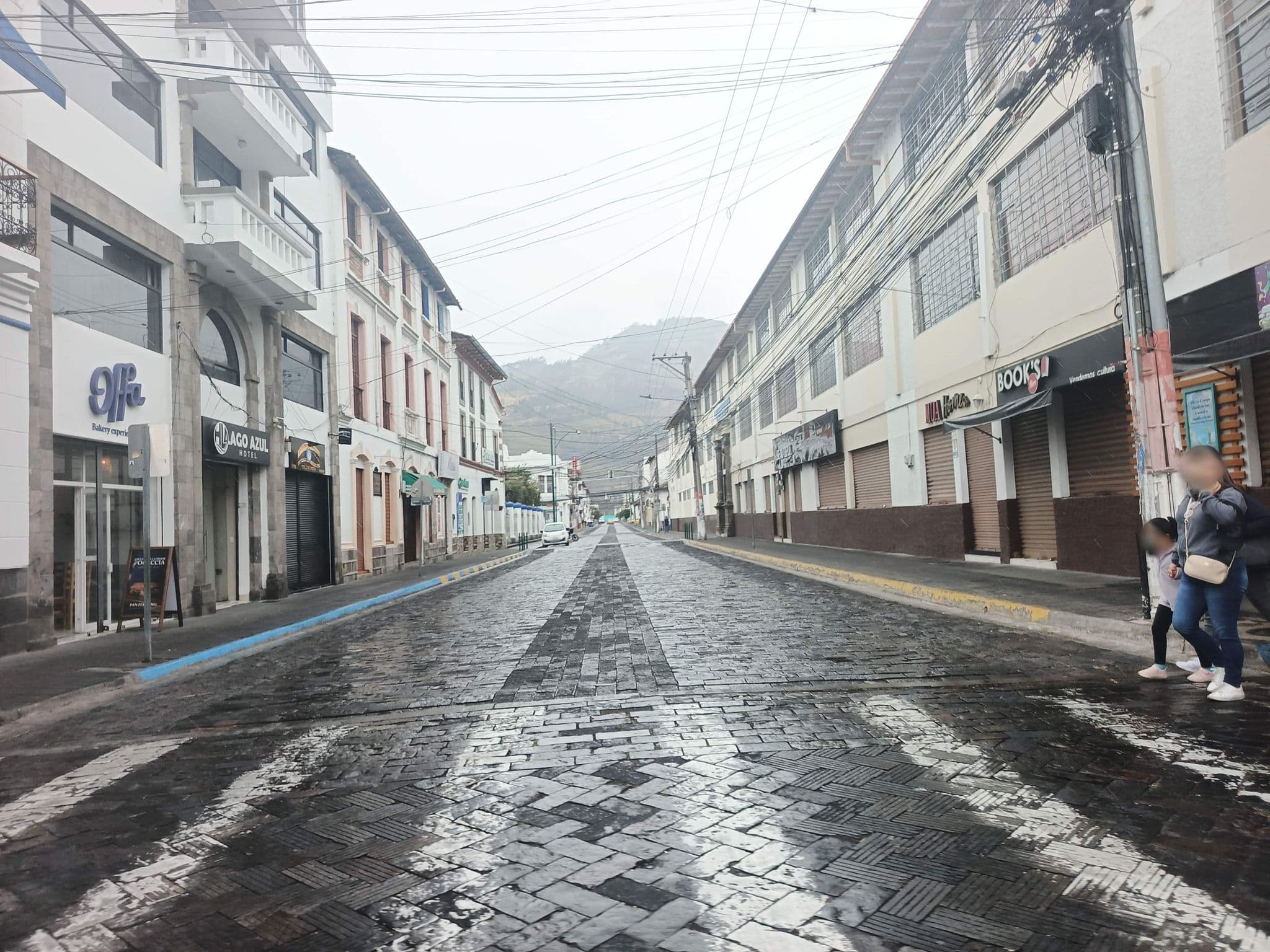 Street view near Hotel Lago Azul, Ibarra — © Mayra06 (CC BY-SA · Mapillary)