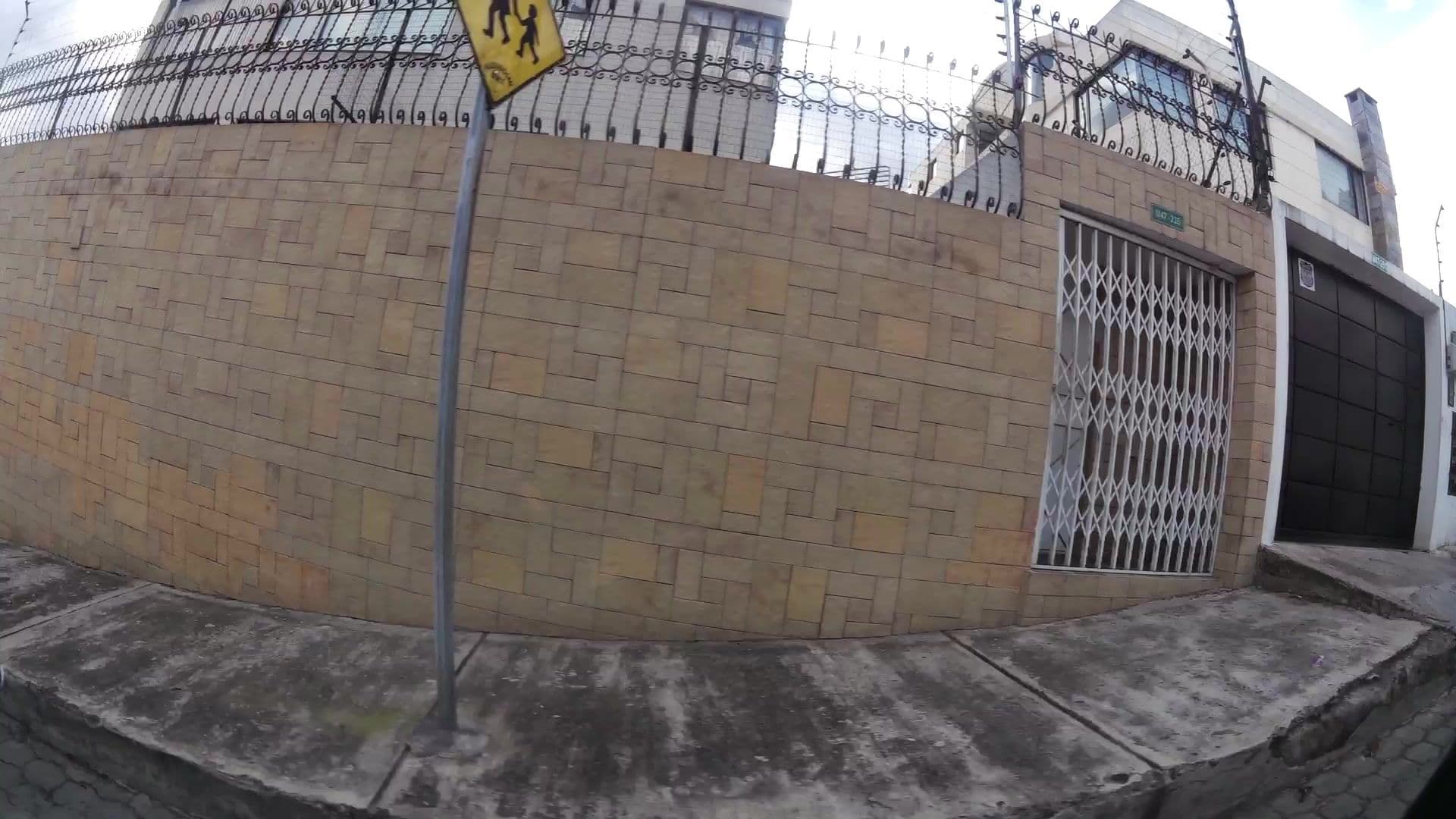 Street view near Insucarvaz Cia. Ltda., Quito