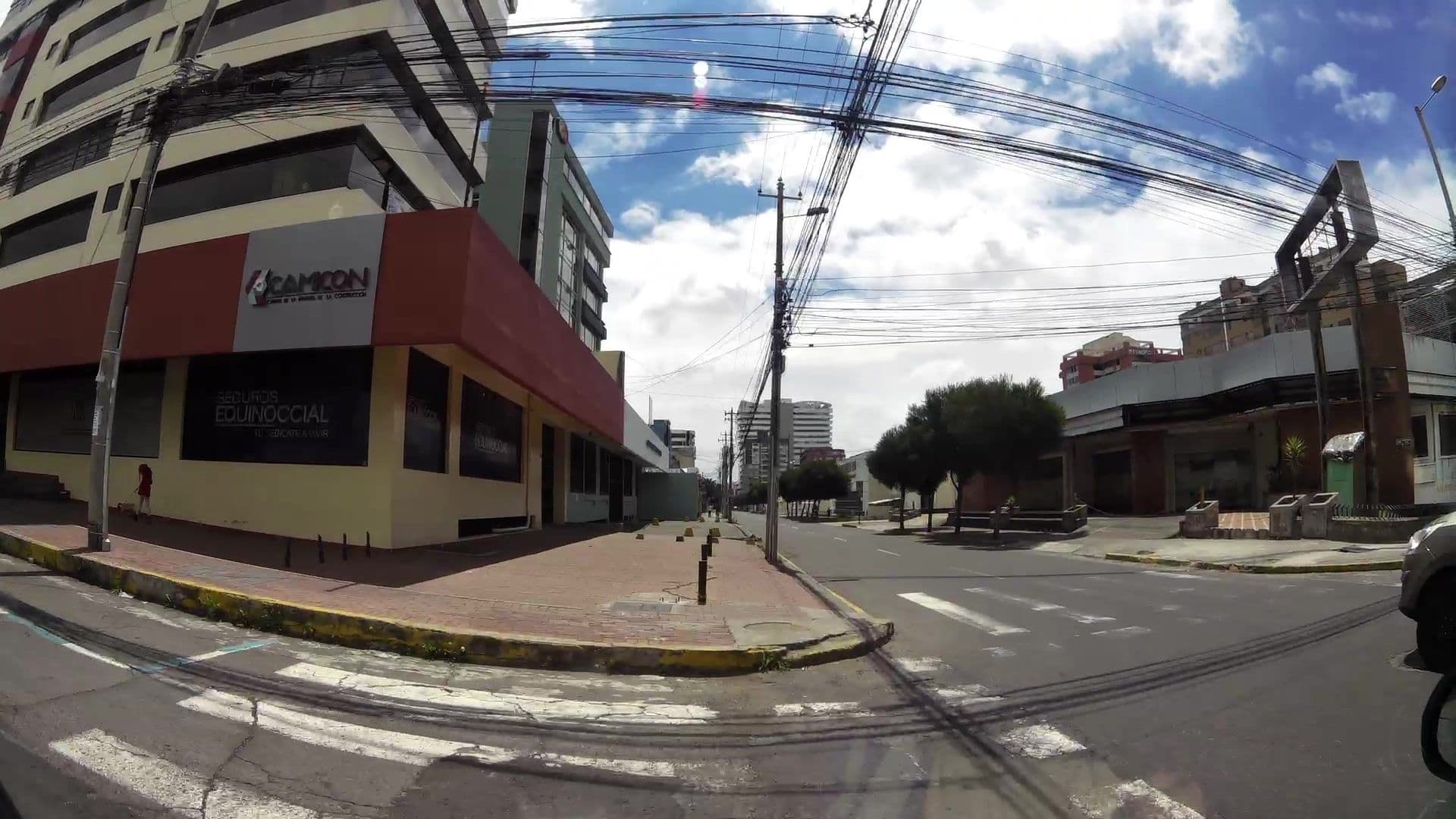 Street view near Torre Capitalina, Quito