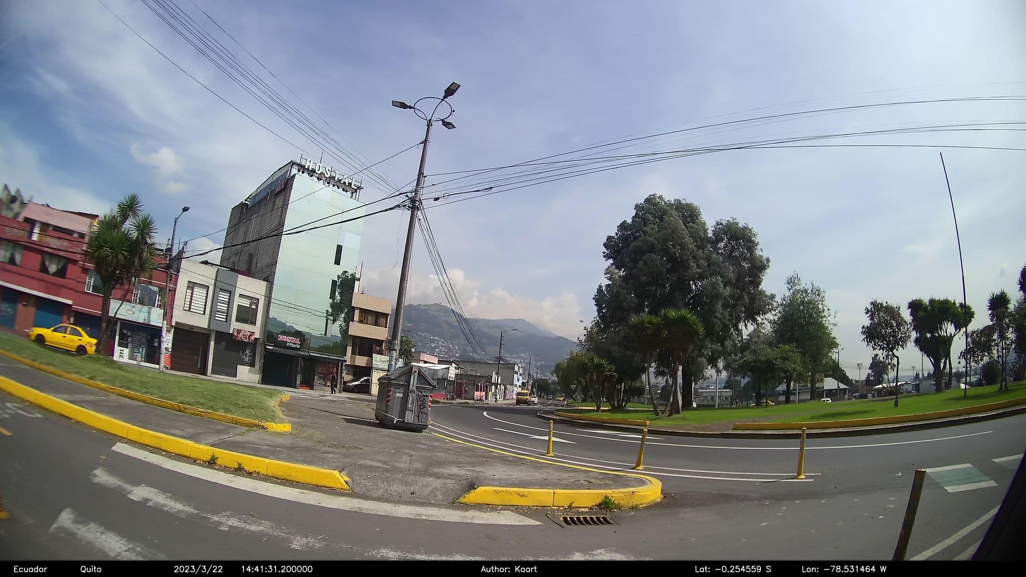 Street view near Hostal 24 horas, Quito — © kaart_2 (CC BY-SA · Mapillary)