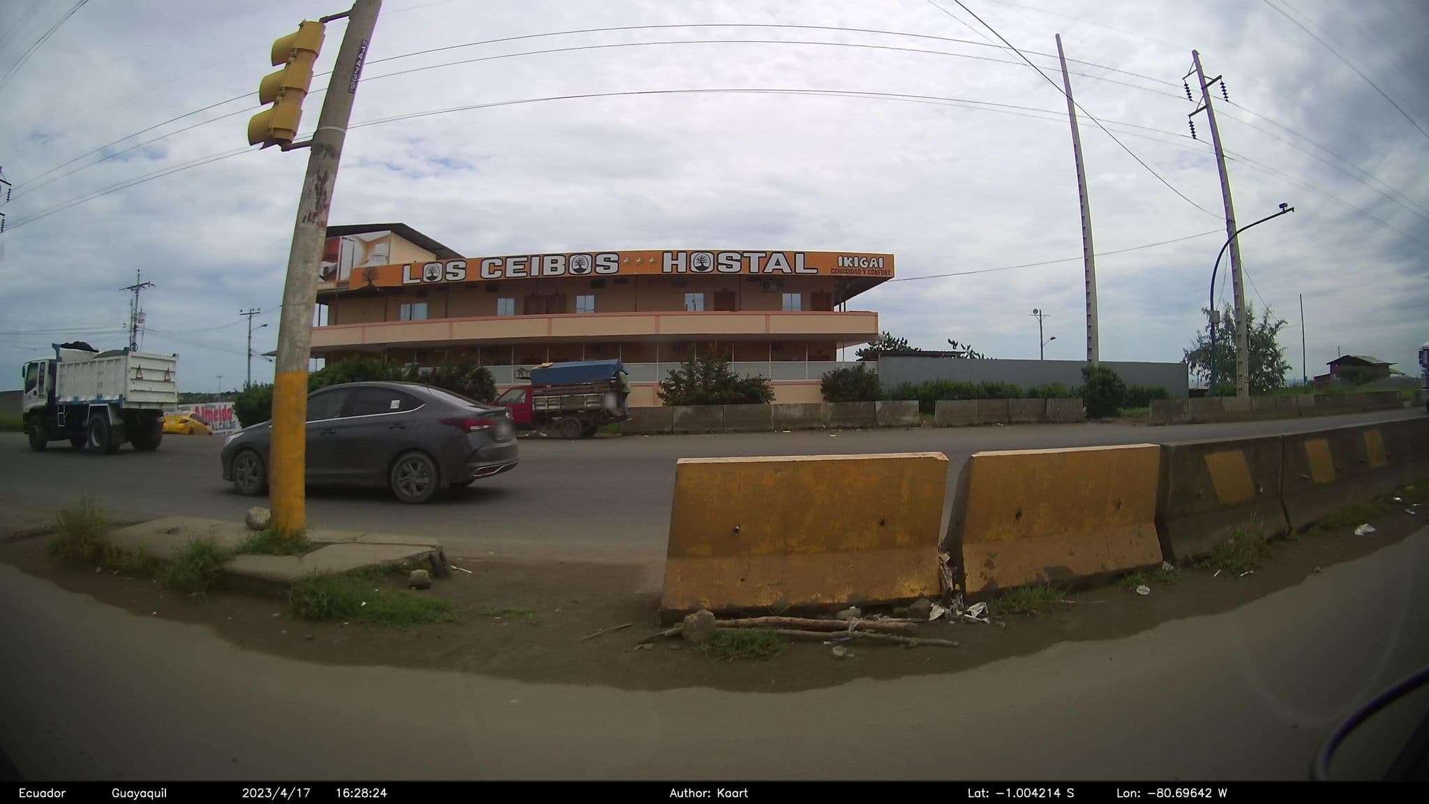 Street view near Hostal Ceibo Real, Montecristi — © kaart_2 (CC BY-SA · Mapillary)