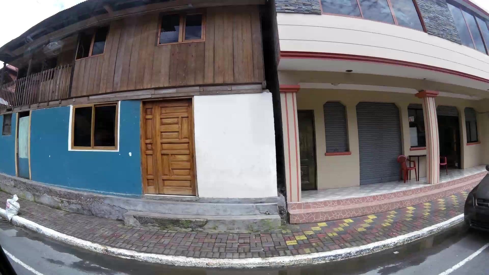 Street view near Rio Negro, Baños