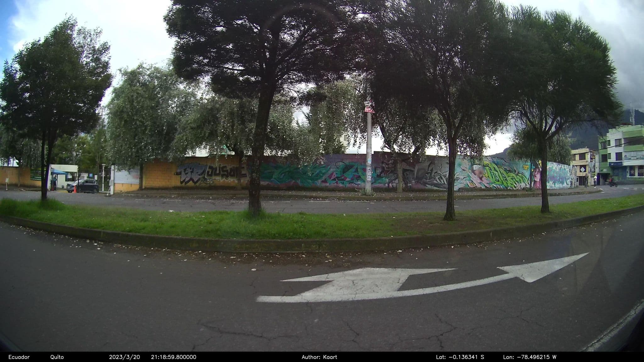 Street view near Héroes del Cenepa, Pomasqui — © kaart_2 (CC BY-SA · Mapillary)