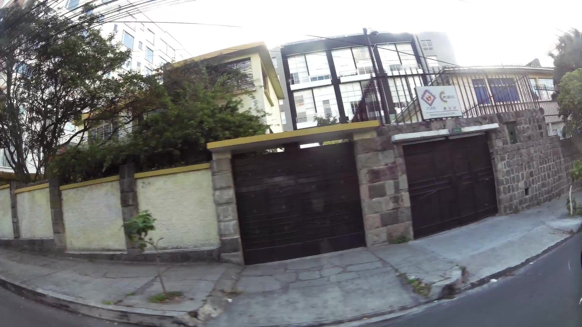 Street view near El Viajero, Quito