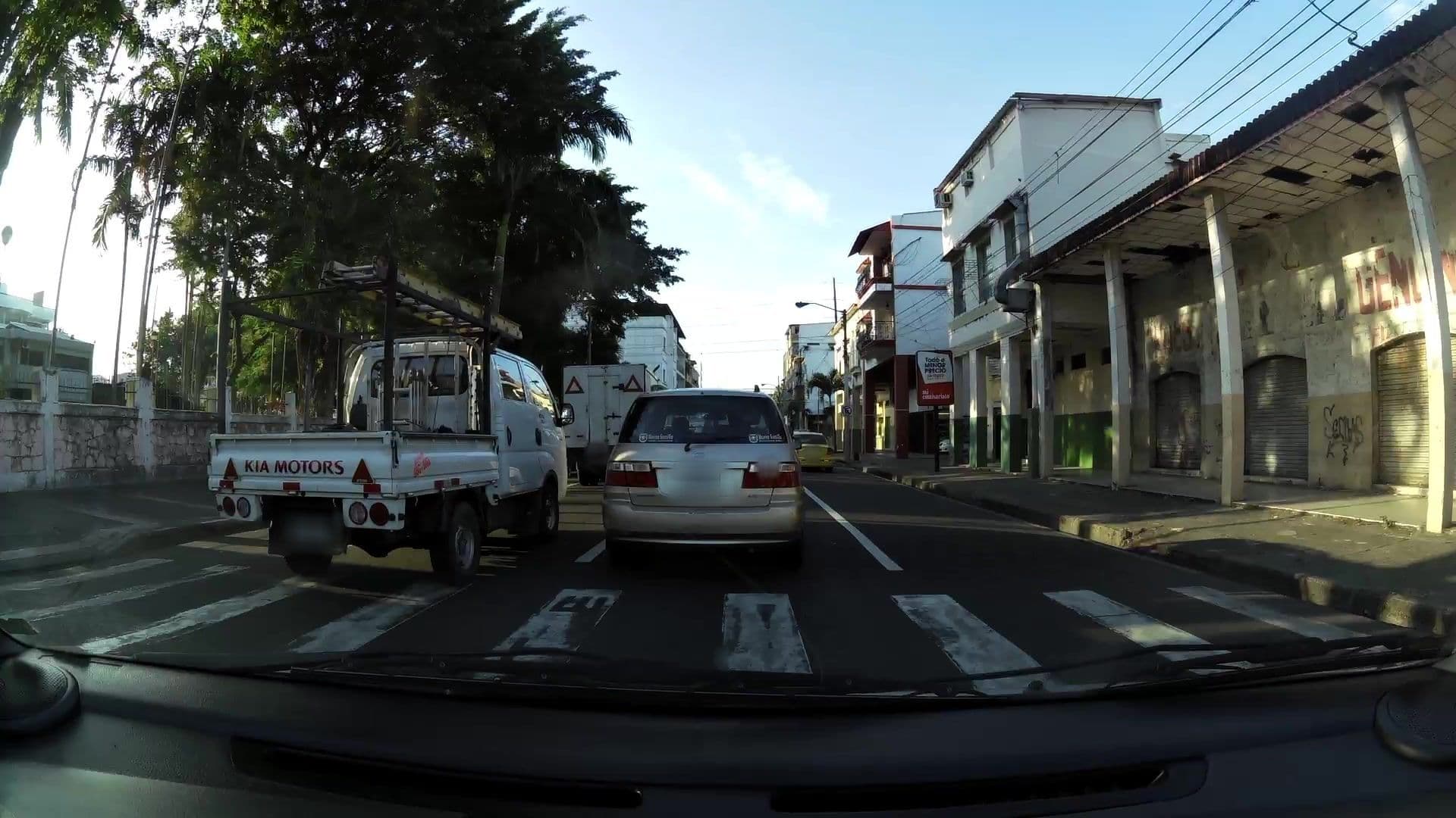 Street view near Hotel SweetLandH, Guayaquil