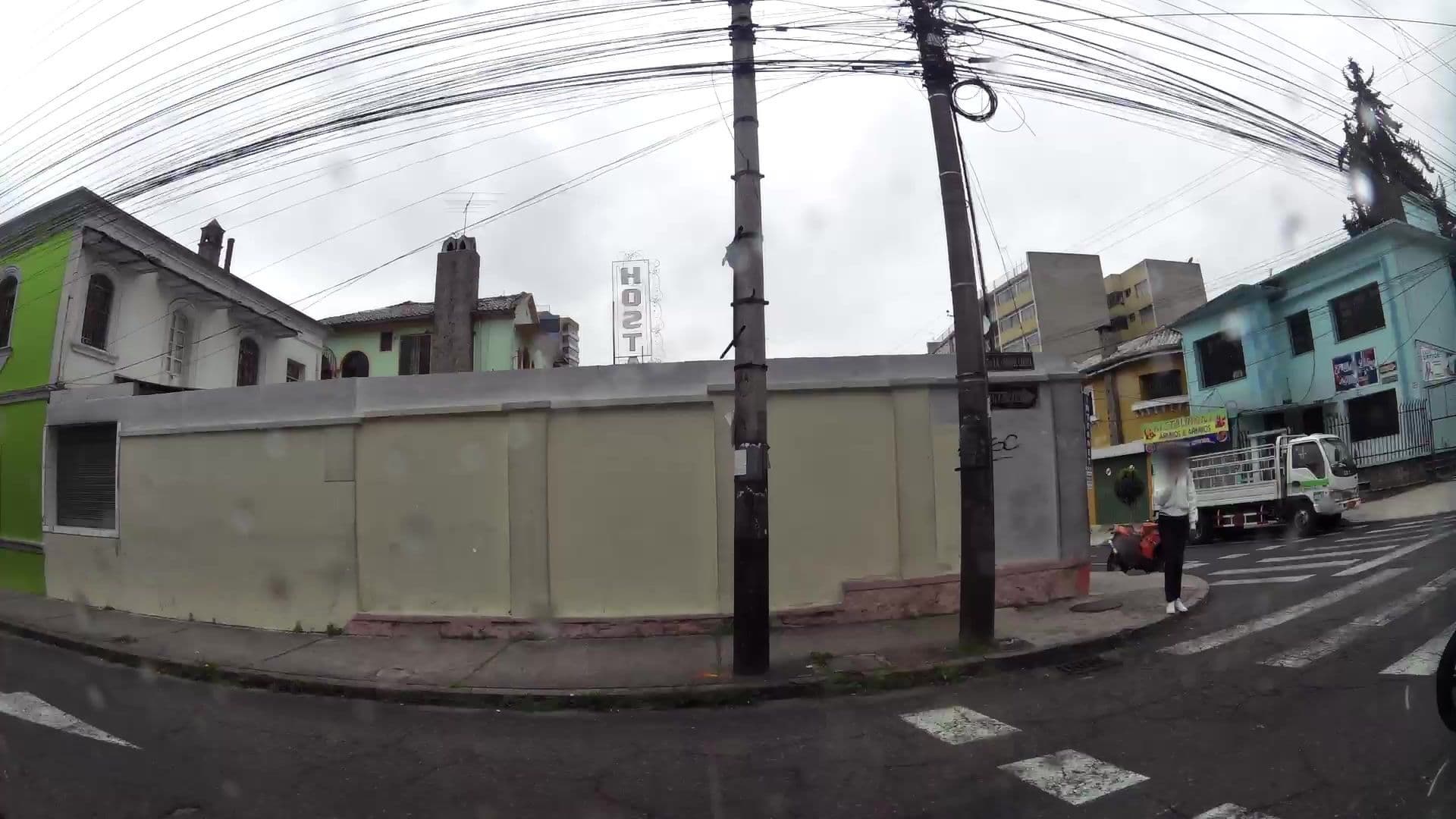 Street view near Hostal Camelot, Quito