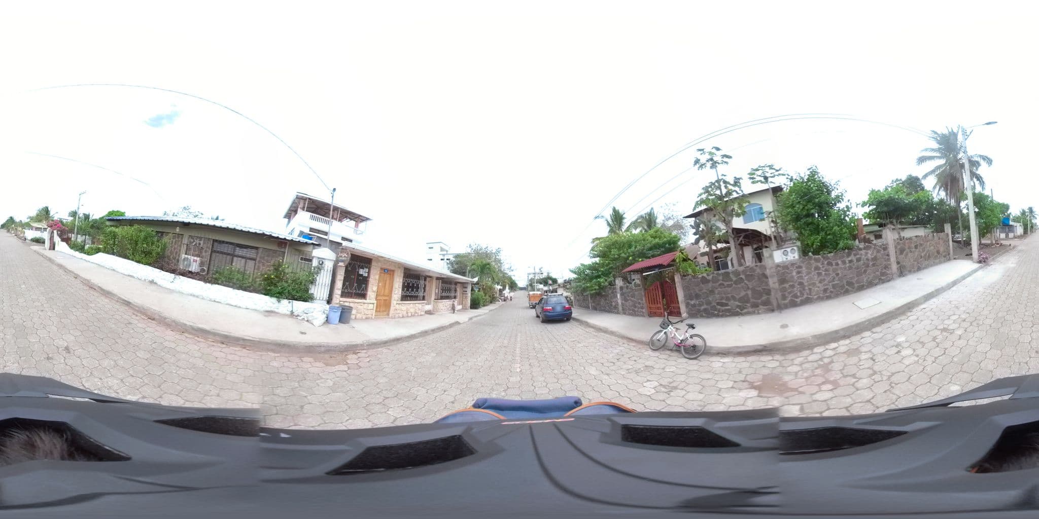 Street view near Gecko Guesthouse, Puerto Ayora — © sdanielzer (CC BY-SA · Mapillary)