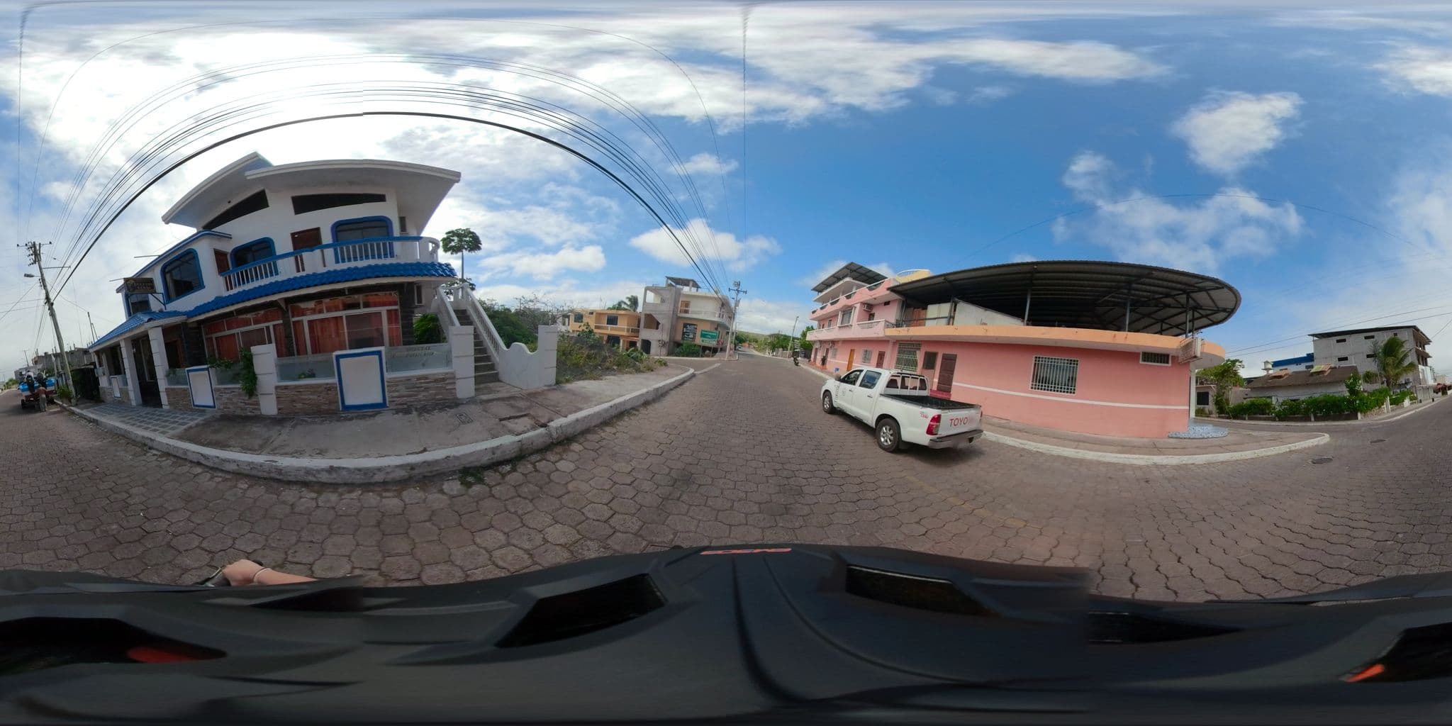 Street view near Hostal Dolphin House, Puerto Baquerizo Moreno — © sdanielzer (CC BY-SA · Mapillary)