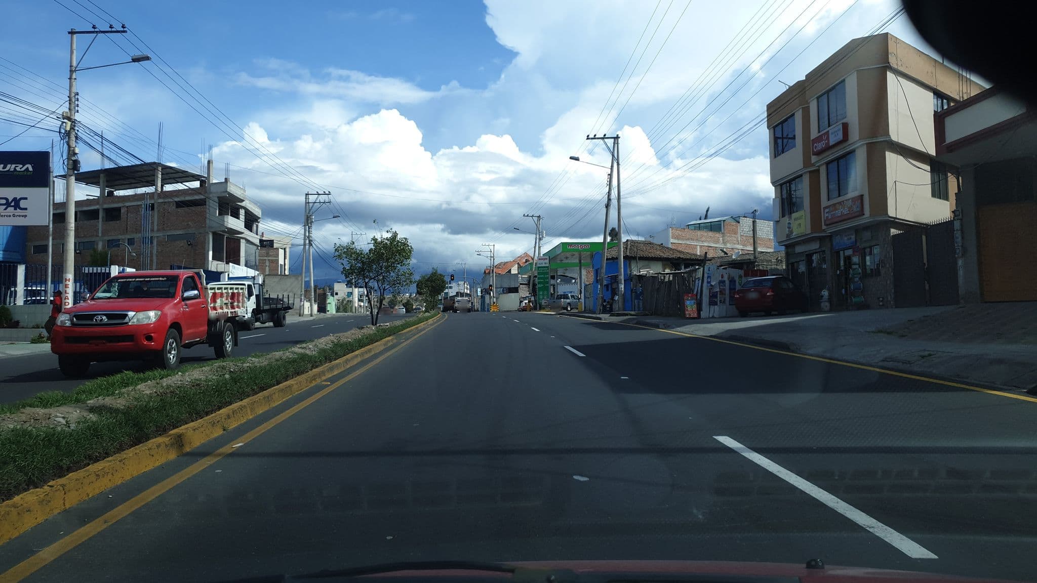 Street view near El Madrigal, Ambato — © elsuggo (CC BY-SA · Mapillary)