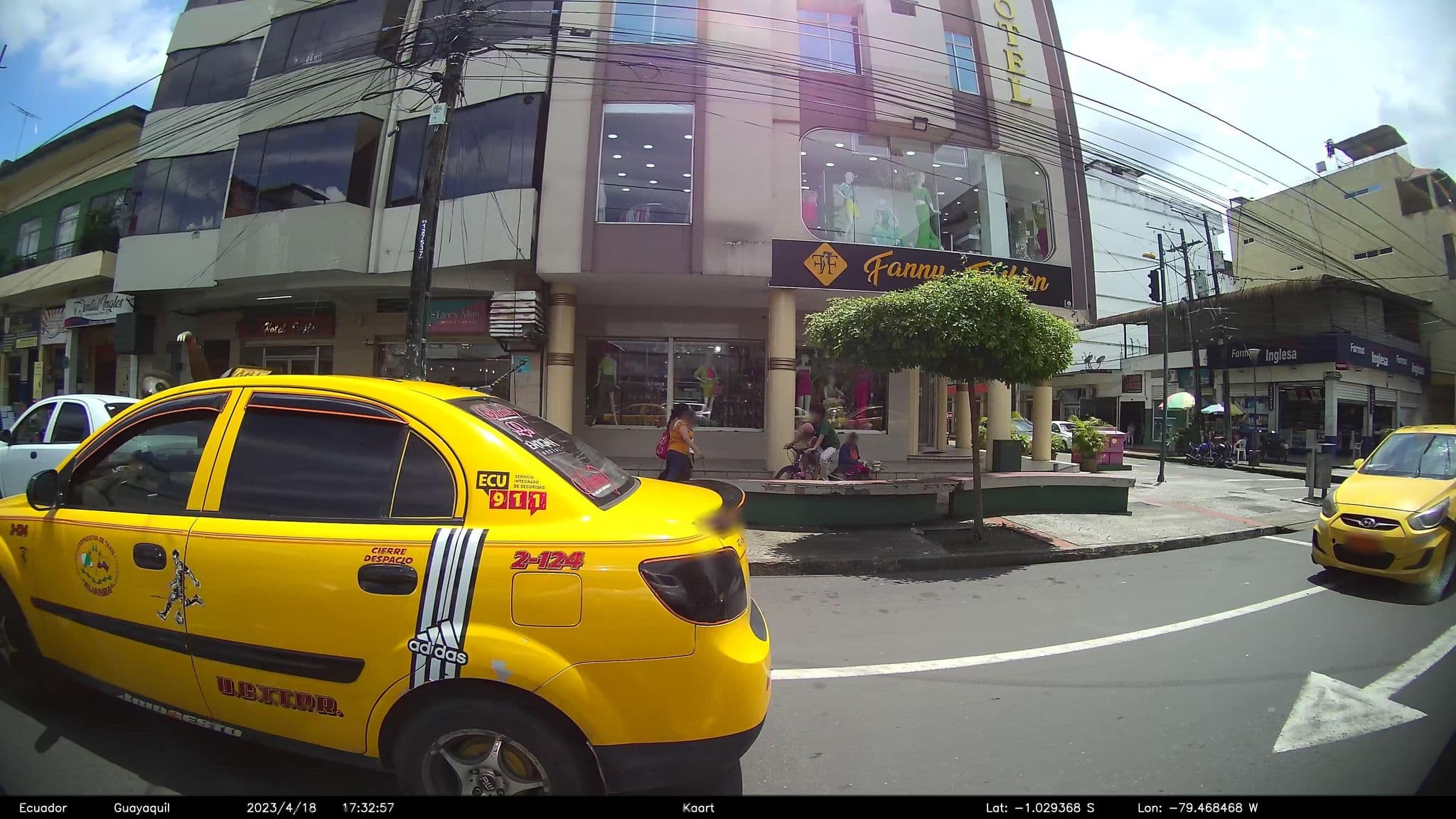 Street view near D' Barros Hotel, Quevedo — © kaart_2 (CC BY-SA · Mapillary)