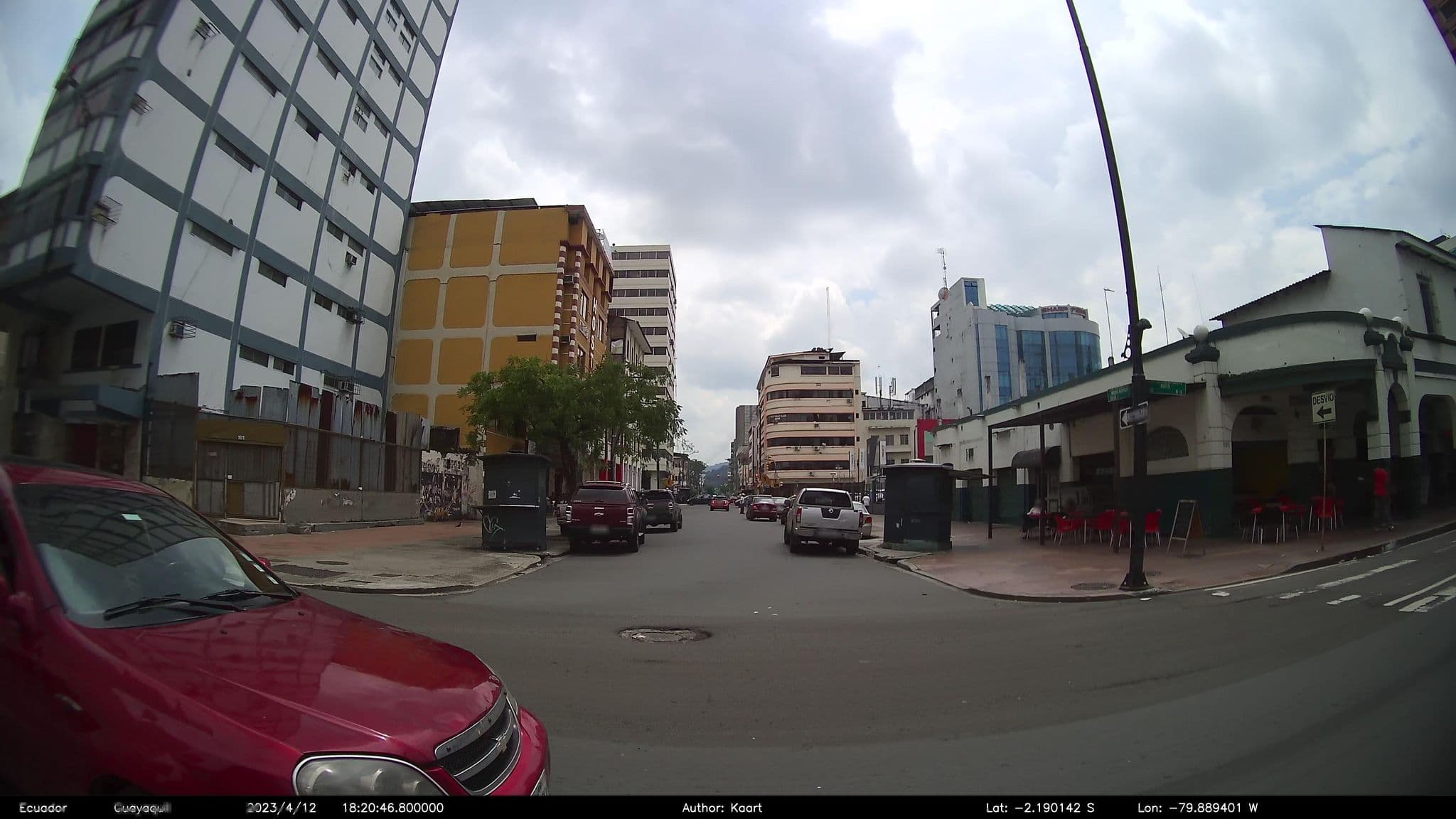 Street view near Hotel Bruselas, Guayaquil — © kaart_2 (CC BY-SA · Mapillary)