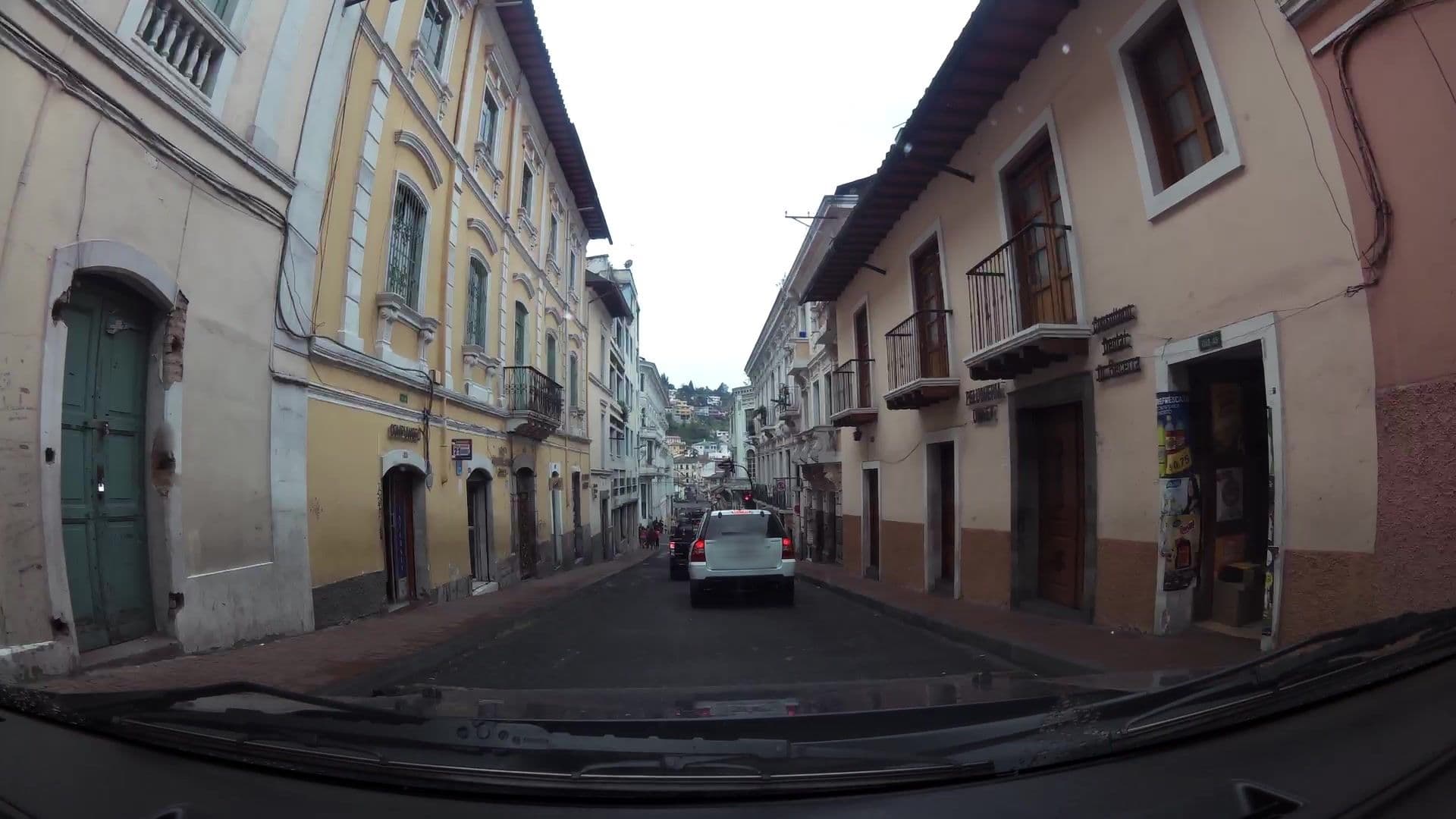 Street view near Latitud Ecuem, Quito