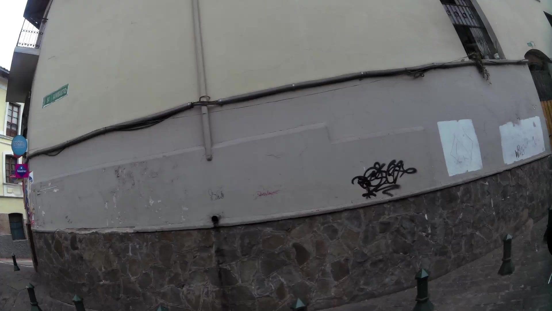 Street view near Kiara by Acción Animal, Quito