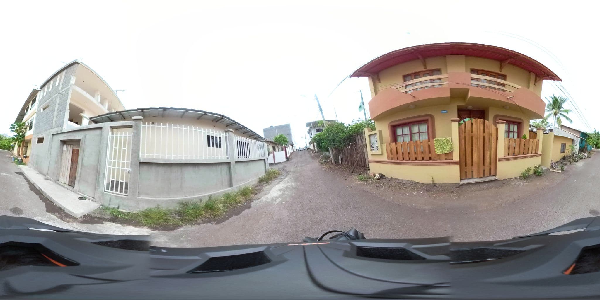 Street view near El Arco del Darwin, Puerto Ayora — © sdanielzer (CC BY-SA · Mapillary)