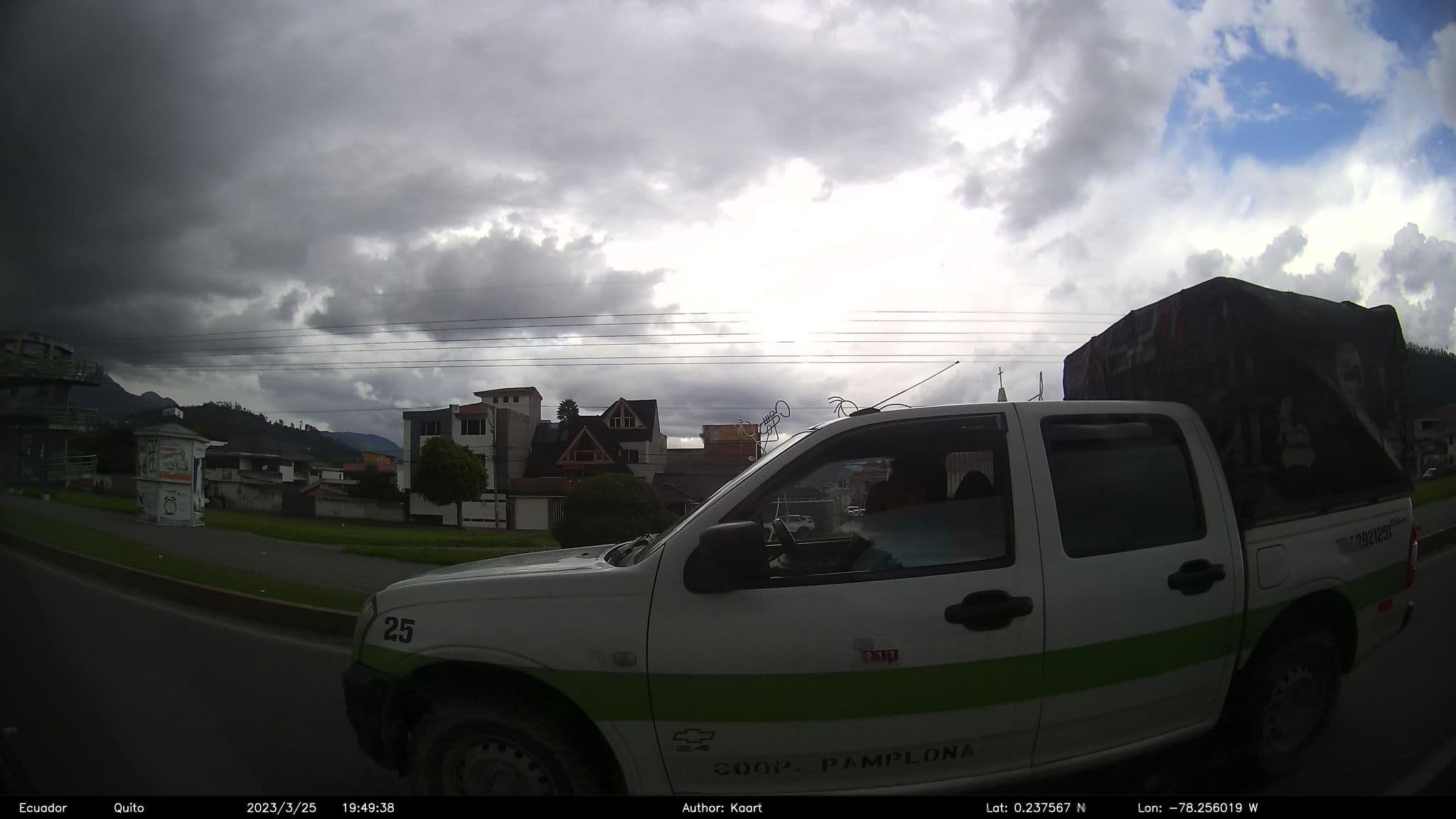 Street view near The Traveler Hostel, Otavalo — © kaart_2 (CC BY-SA · Mapillary)