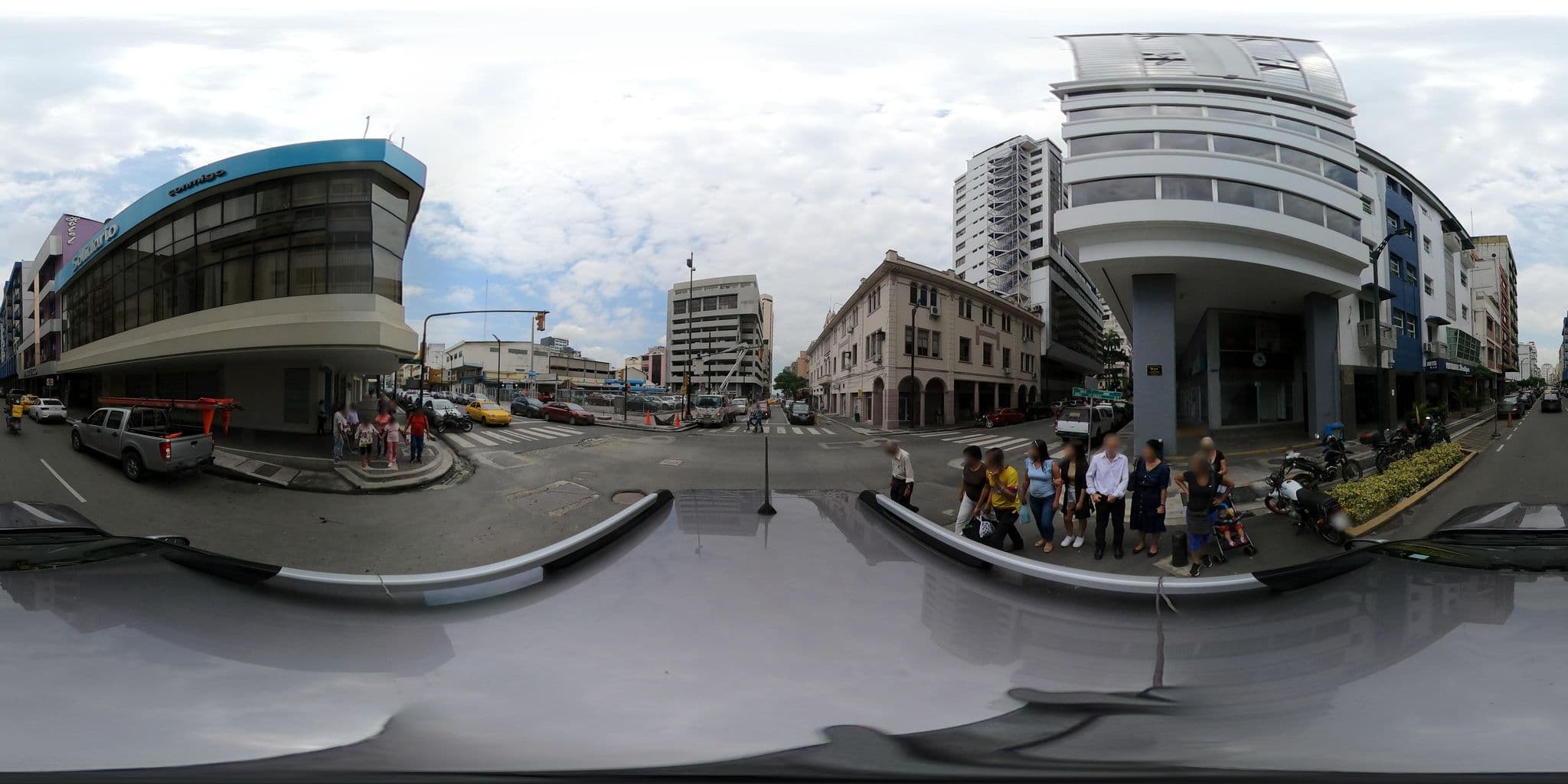 Street view near Presidente Boutique, Guayaquil — © kaart_2 (CC BY-SA · Mapillary)