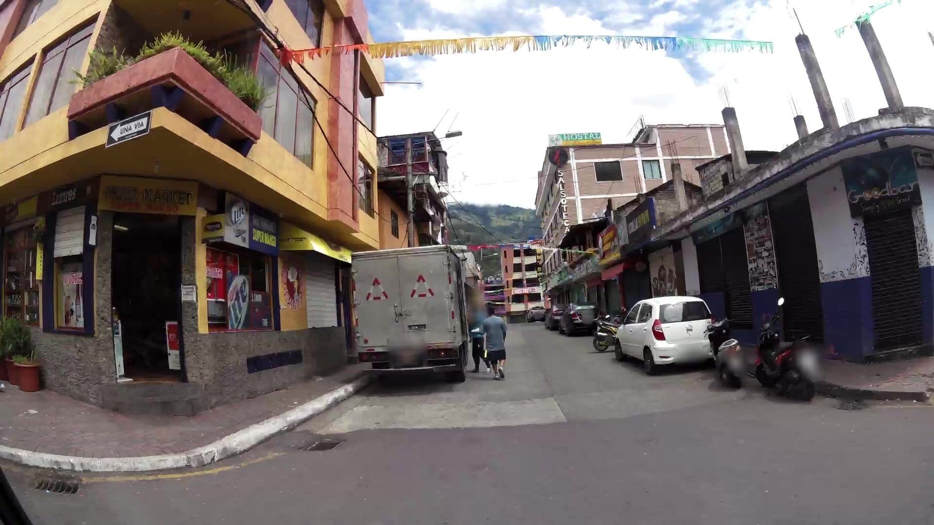Street view near Dinastía, Baños
