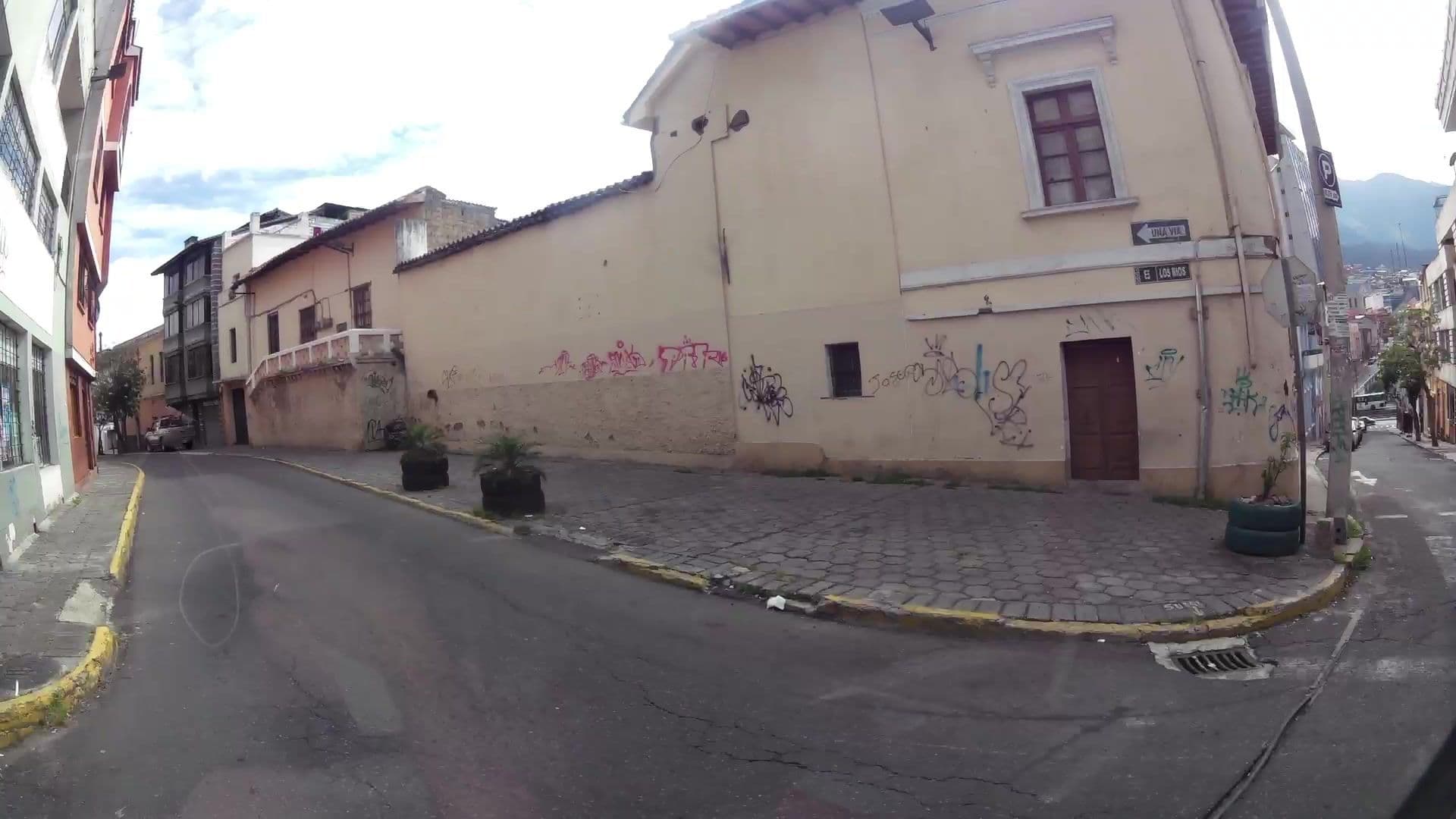 Street view near Hostal Atlantis, Quito