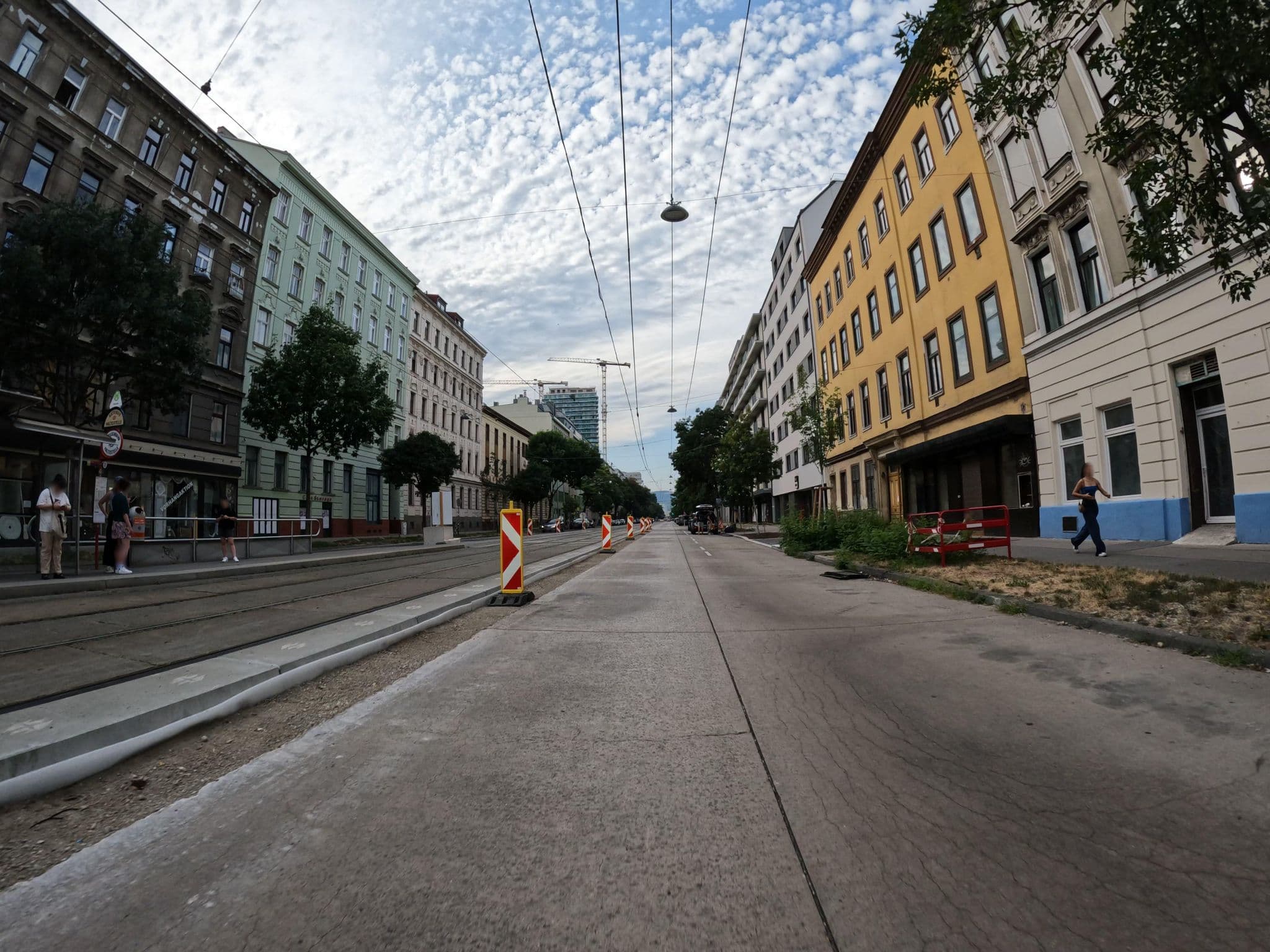 Street view near the niu Franz, Brigittenau — © erias (CC BY-SA · Mapillary)