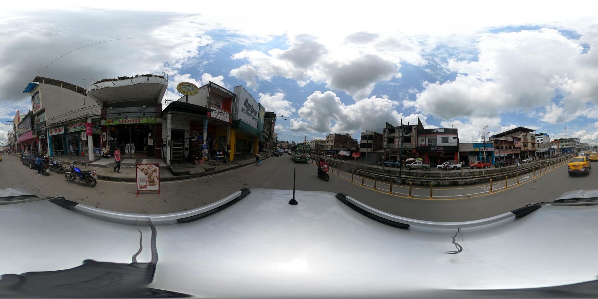 Street view near Hotel Emperador, Milagro — © kaart_2 (CC BY-SA · Mapillary)