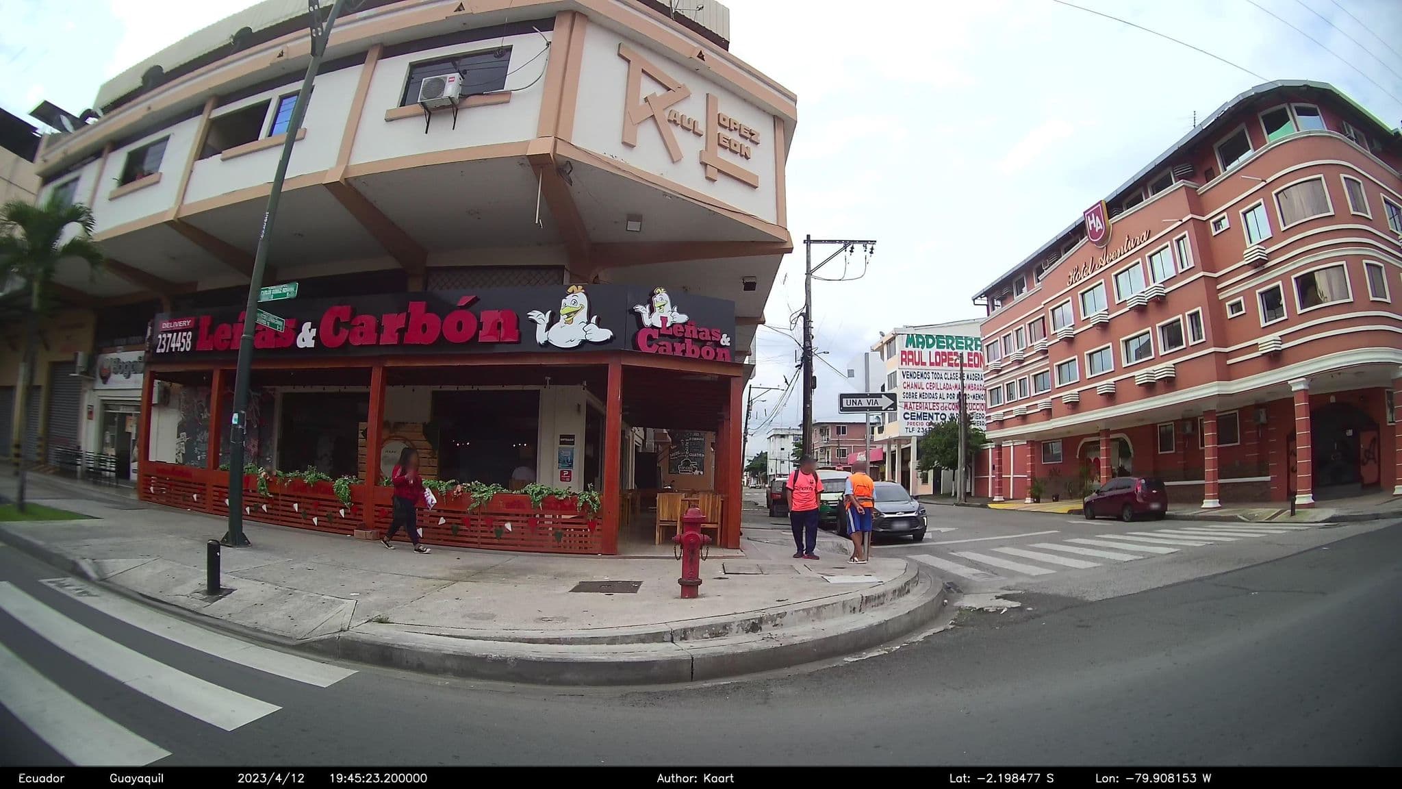 Street view near Hotel Aventura, Guayaquil