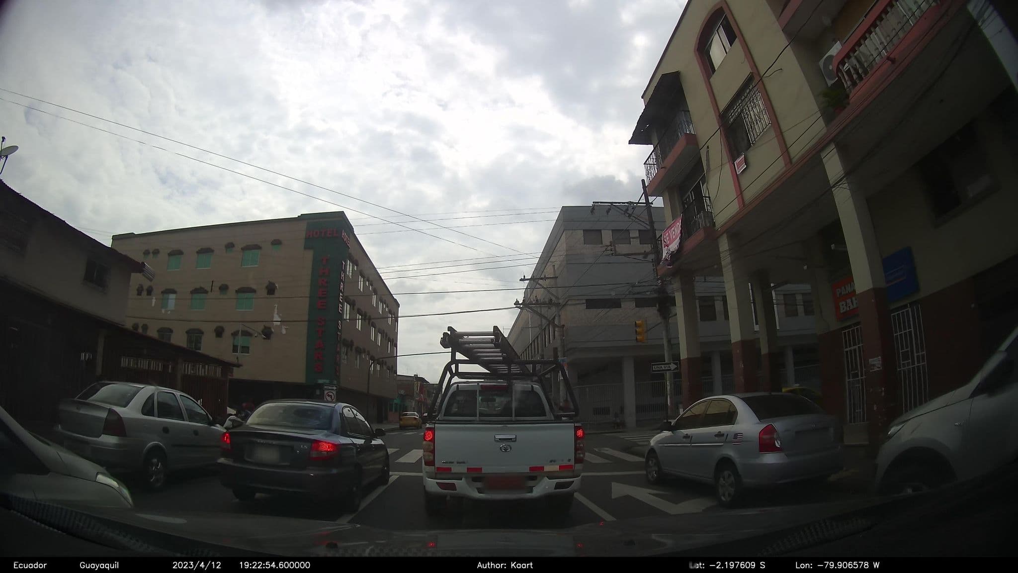 Street view near Hotel Three Stars, Guayaquil — © kaart_2 (CC BY-SA · Mapillary)