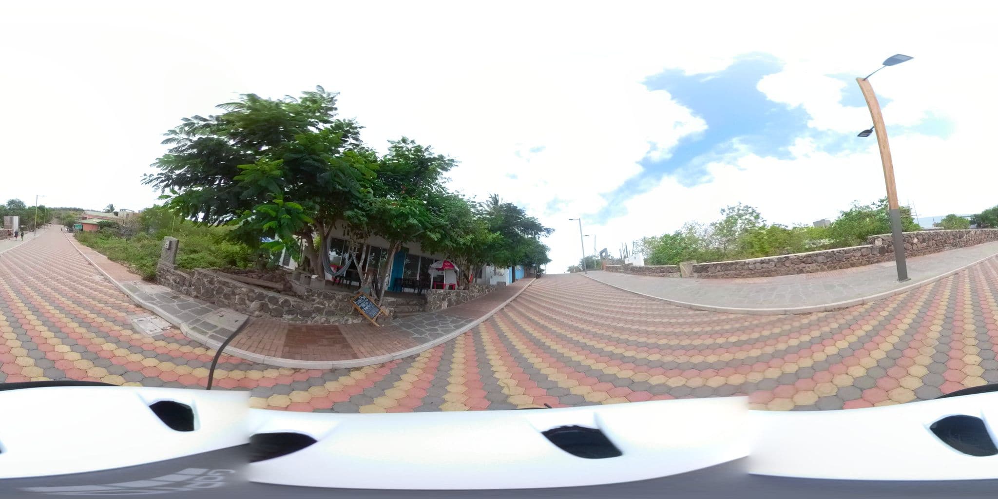 Street view near Cabanas Don Jorge, Puerto Baquerizo Moreno — © lmbett (CC BY-SA · Mapillary)