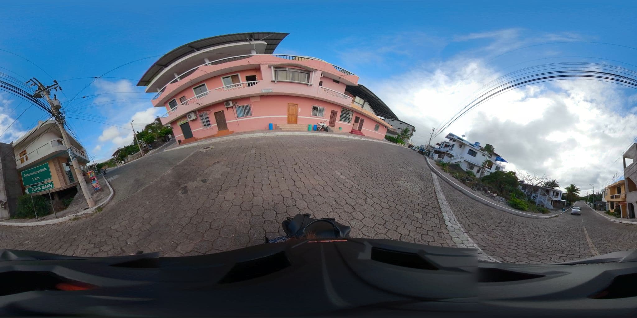 Street view near Hostal Cann's House, Puerto Baquerizo Moreno — © sdanielzer (CC BY-SA · Mapillary)