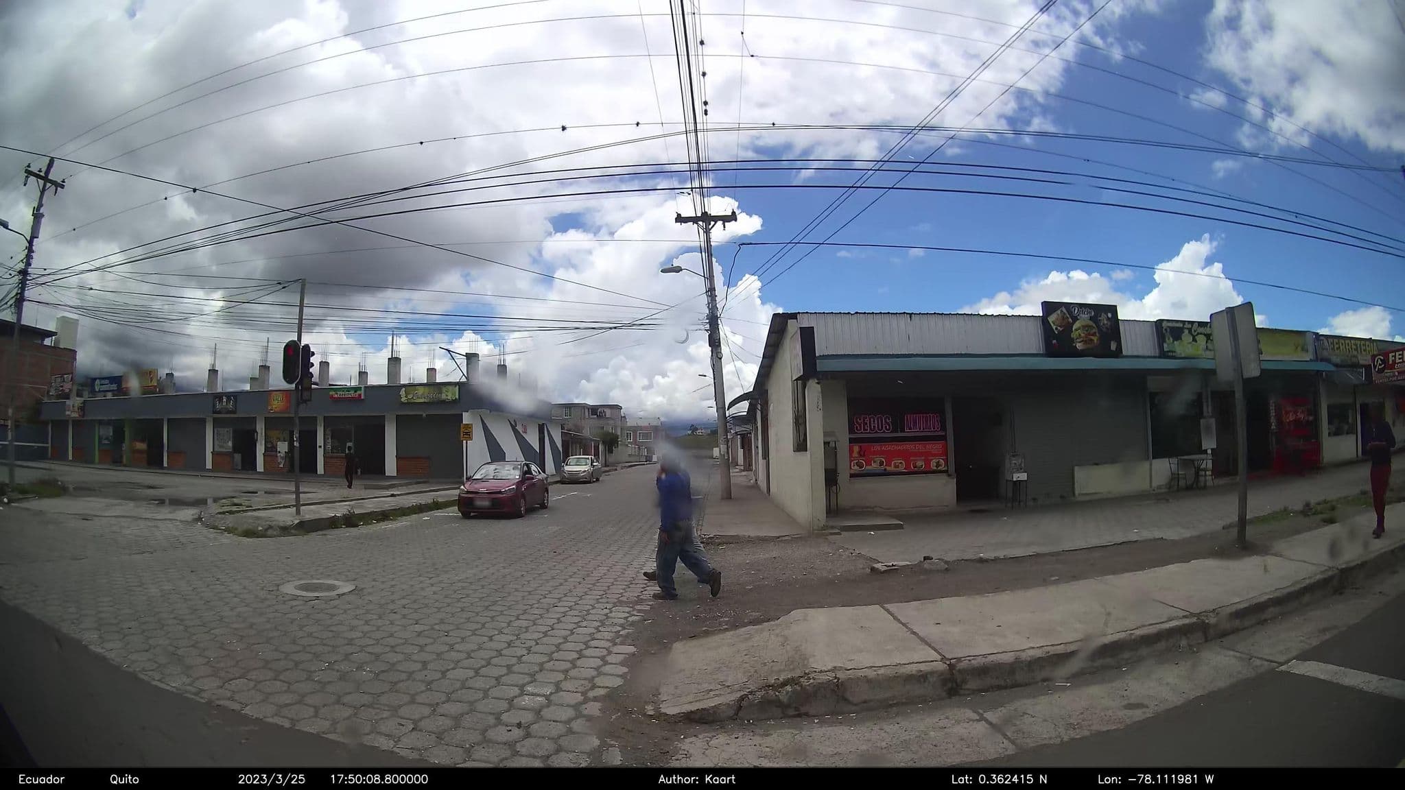 Street view near Klinton Hostal, Ibarra — © kaart_2 (CC BY-SA · Mapillary)