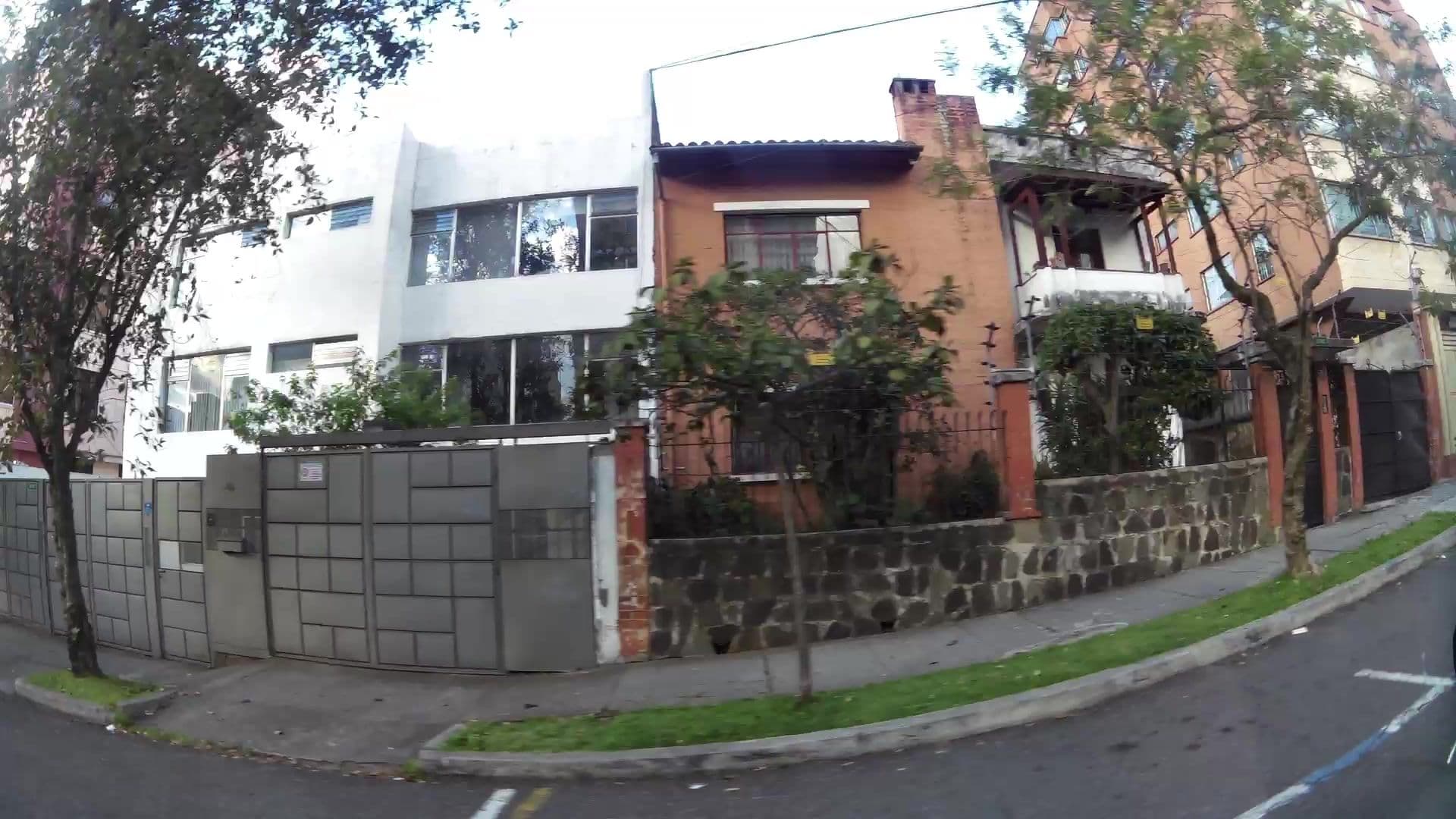 Street view near Rincon Escandinavo, Quito