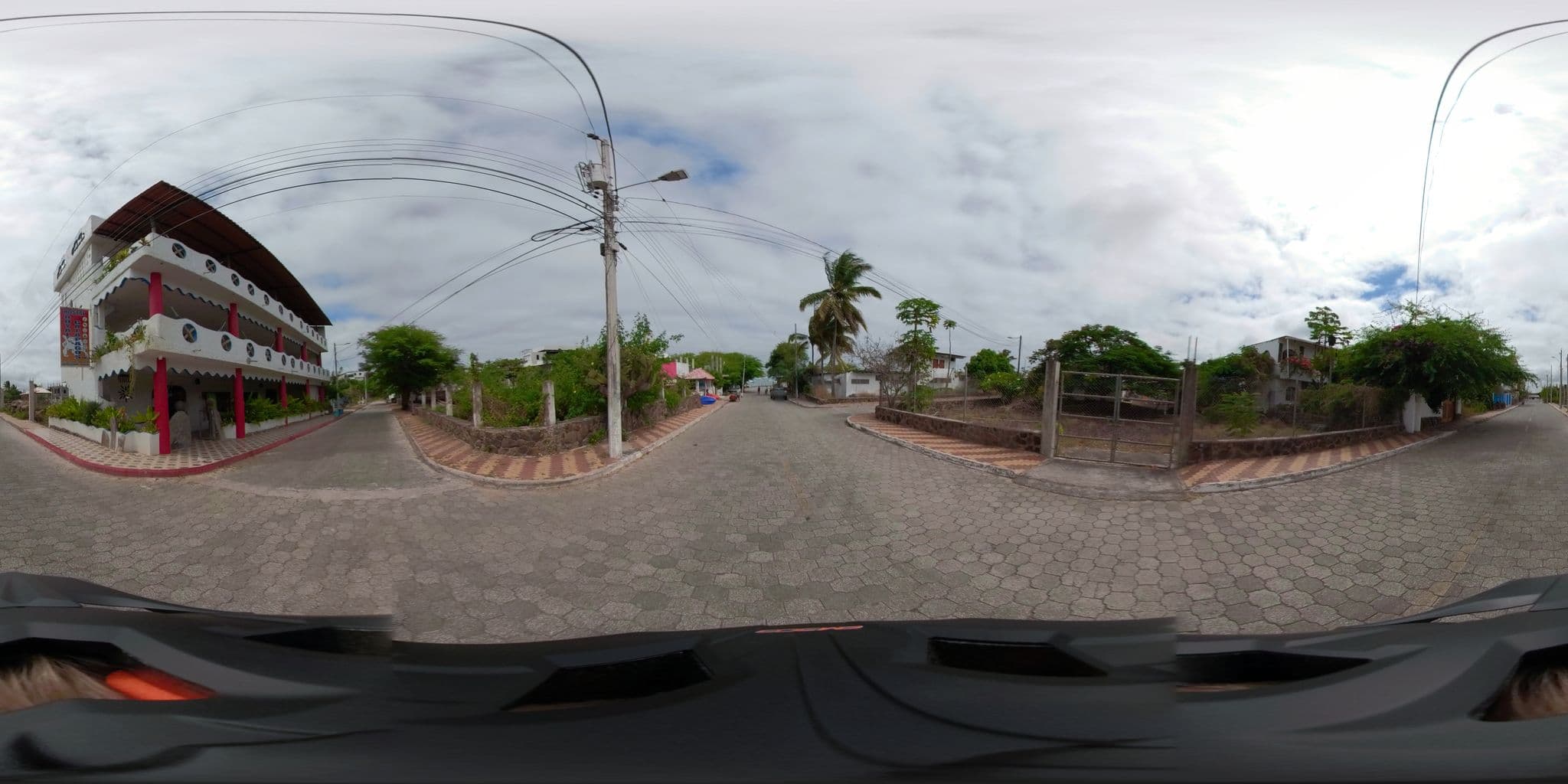 Street view near Royal Galapagos Inn, Puerto Baquerizo Moreno — © sdanielzer (CC BY-SA · Mapillary)