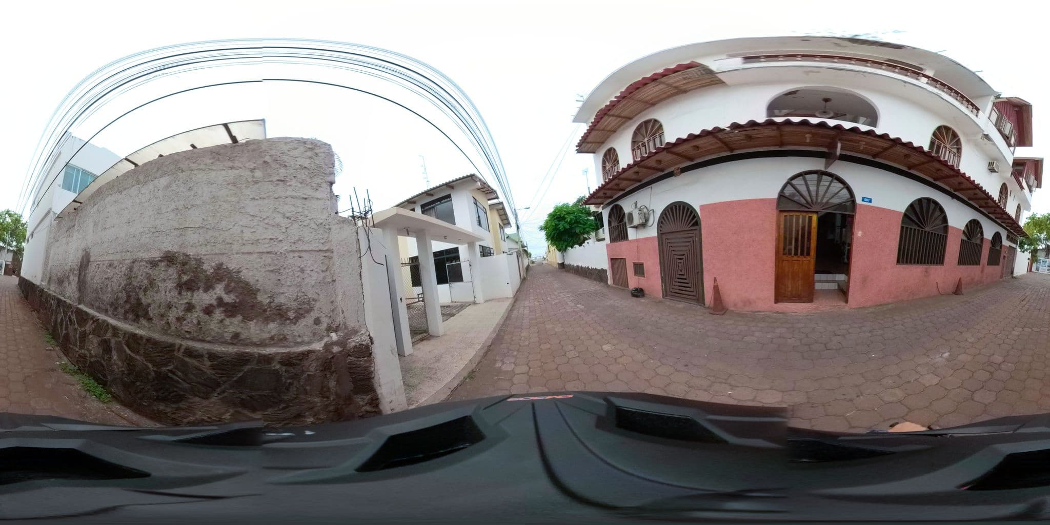 Street view near Hotel Castro, Puerto Ayora — © sdanielzer (CC BY-SA · Mapillary)