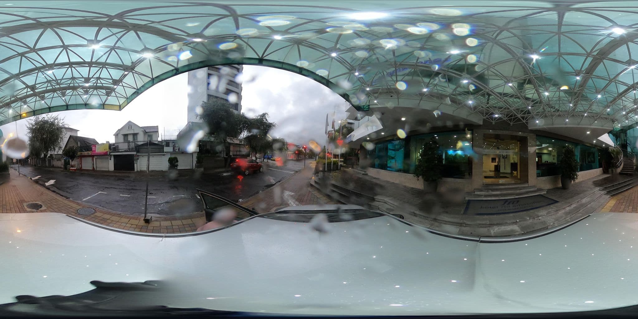 Street view near Hotel Río Amazonas, Quito