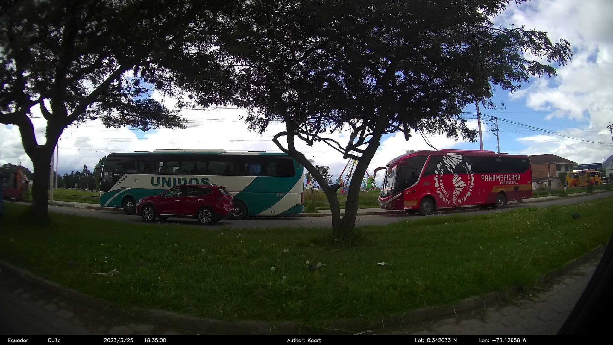 Street view near Hostal Red Las Orquídeas, Ibarra — © kaart_2 (CC BY-SA · Mapillary)
