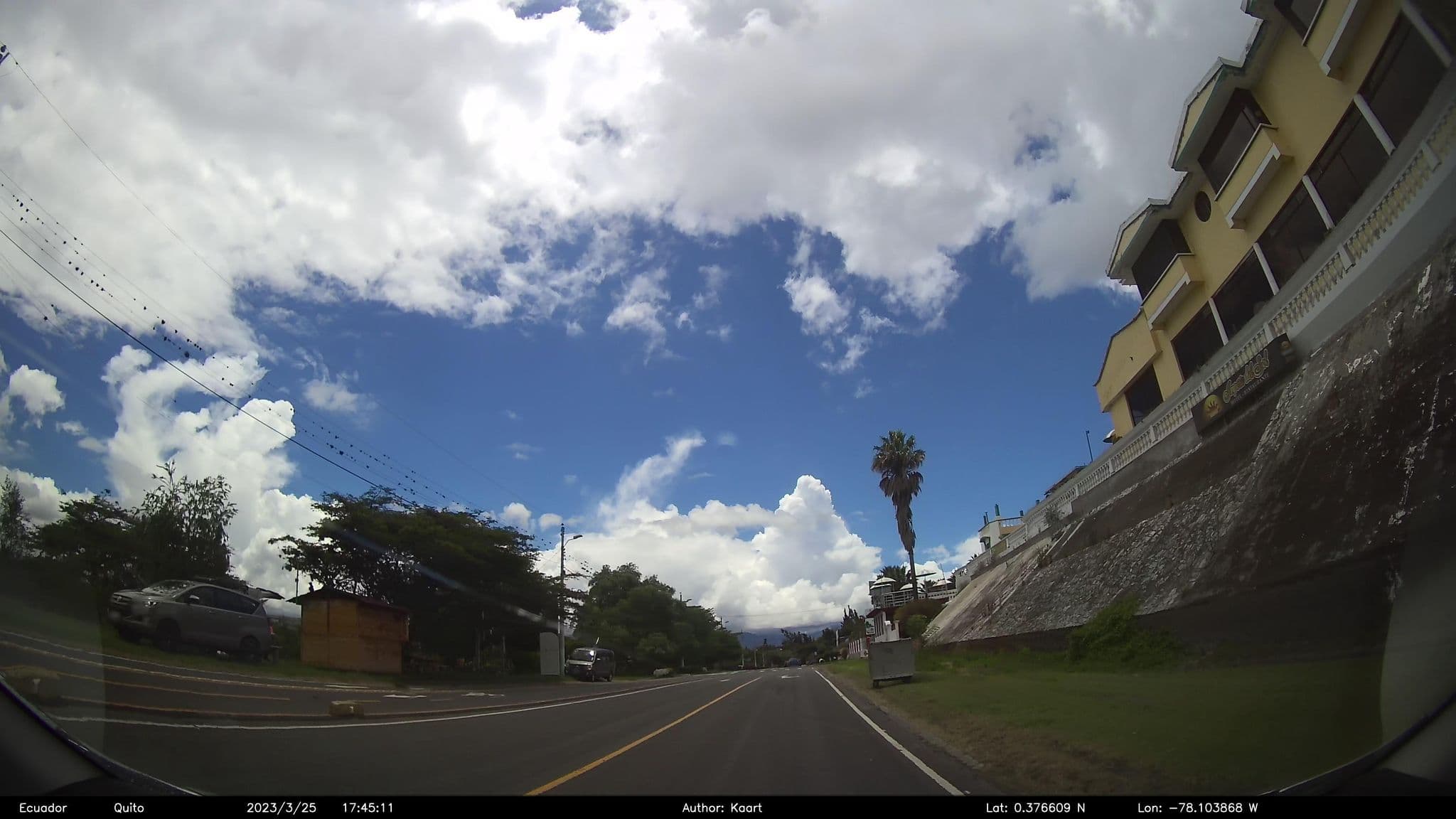 Street view near Hotel Imperio del Sol, Ibarra — © kaart_2 (CC BY-SA · Mapillary)