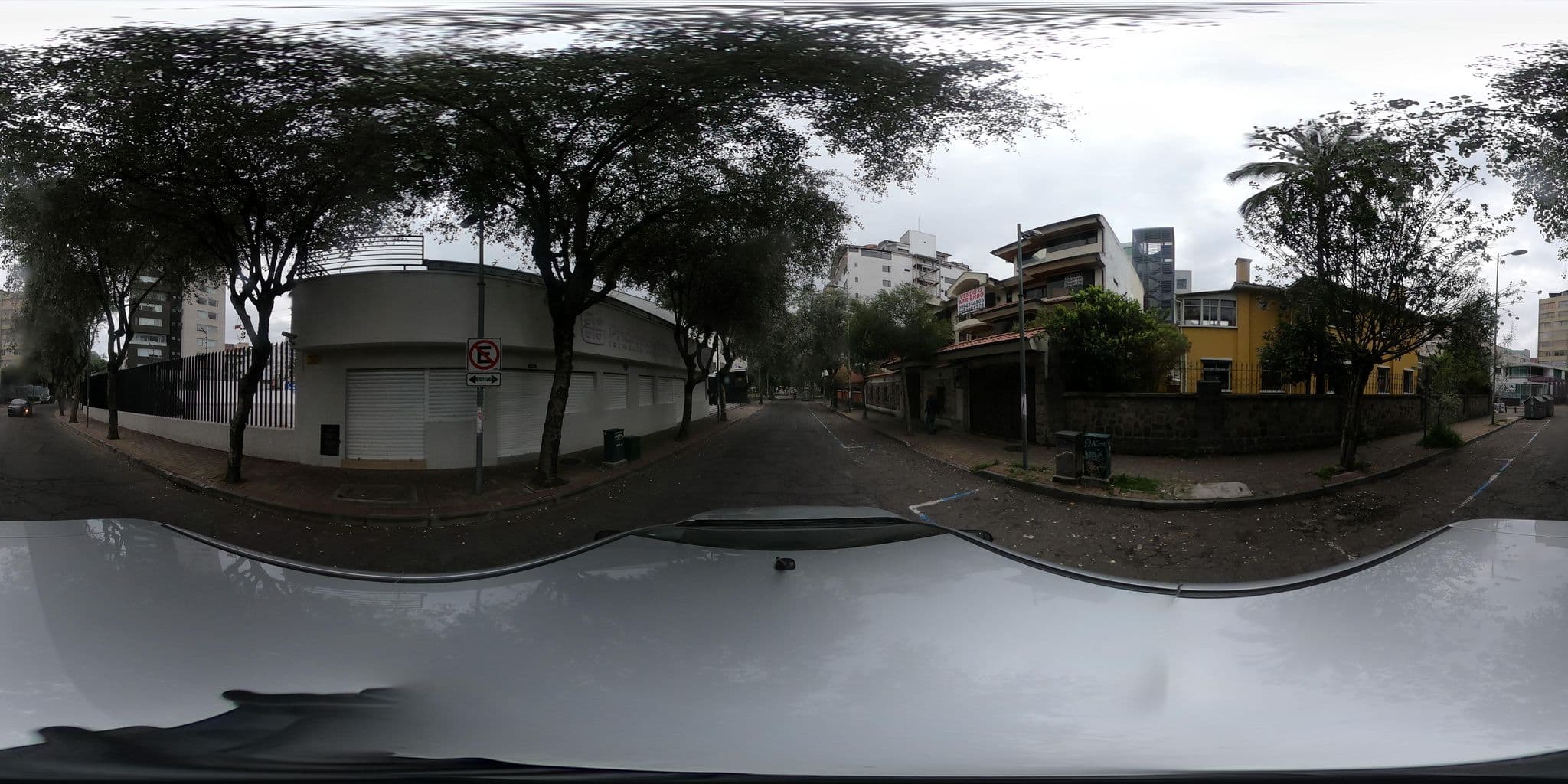 Street view near Hotel Sebastian, Quito — © kaart_2 (CC BY-SA · Mapillary)