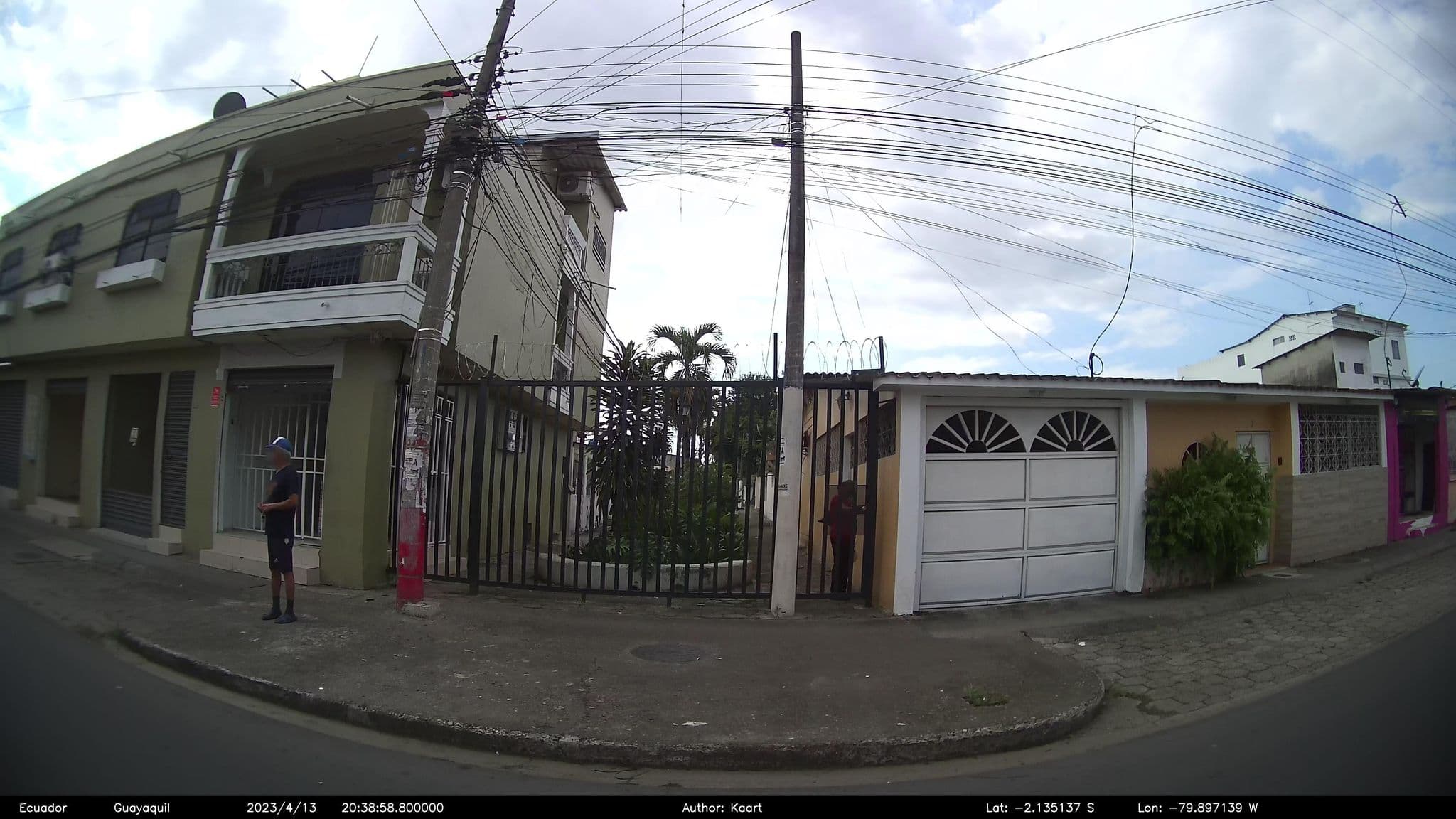 Street view near Hotel Ejecutivo "Alborada", Guayaquil — © kaart_2 (CC BY-SA · Mapillary)