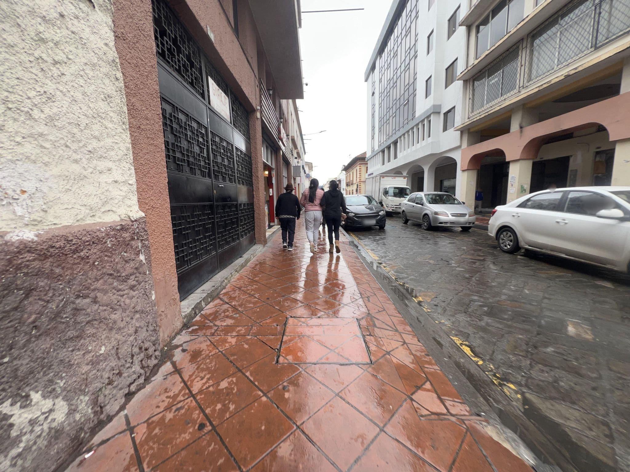 Street view near ECLP, Cuenca — © domenica_gar14 (CC BY-SA · Mapillary)