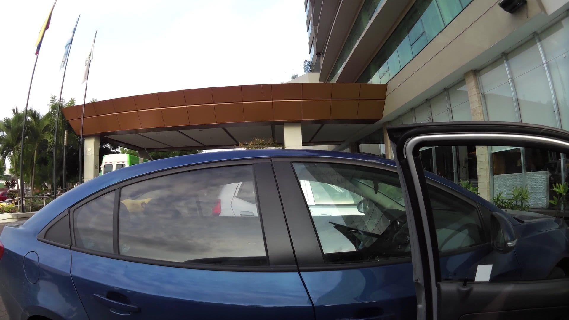 Street view near Holiday Inn Guayaquil, Eloy Alfaro — © kaartcam (CC BY-SA · Mapillary)