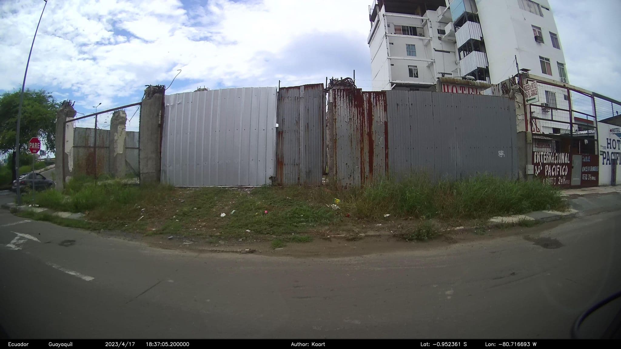 Street view near Hotel Arena Mar, Manta — © kaart_2 (CC BY-SA · Mapillary)