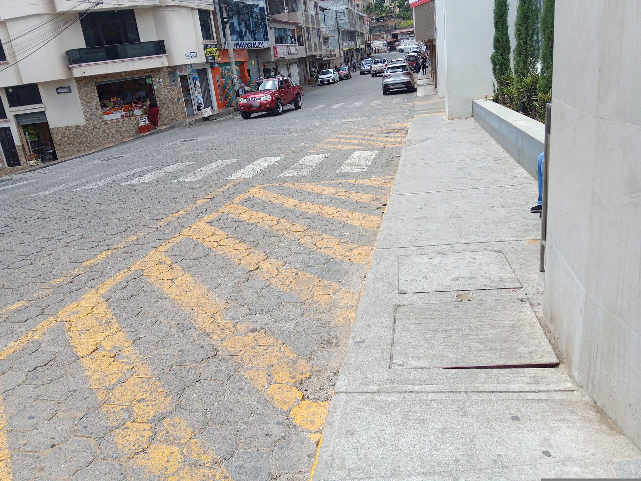 Street view near Hotel J.V., Cariamanga — © jakelinecarrion (CC BY-SA · Mapillary)