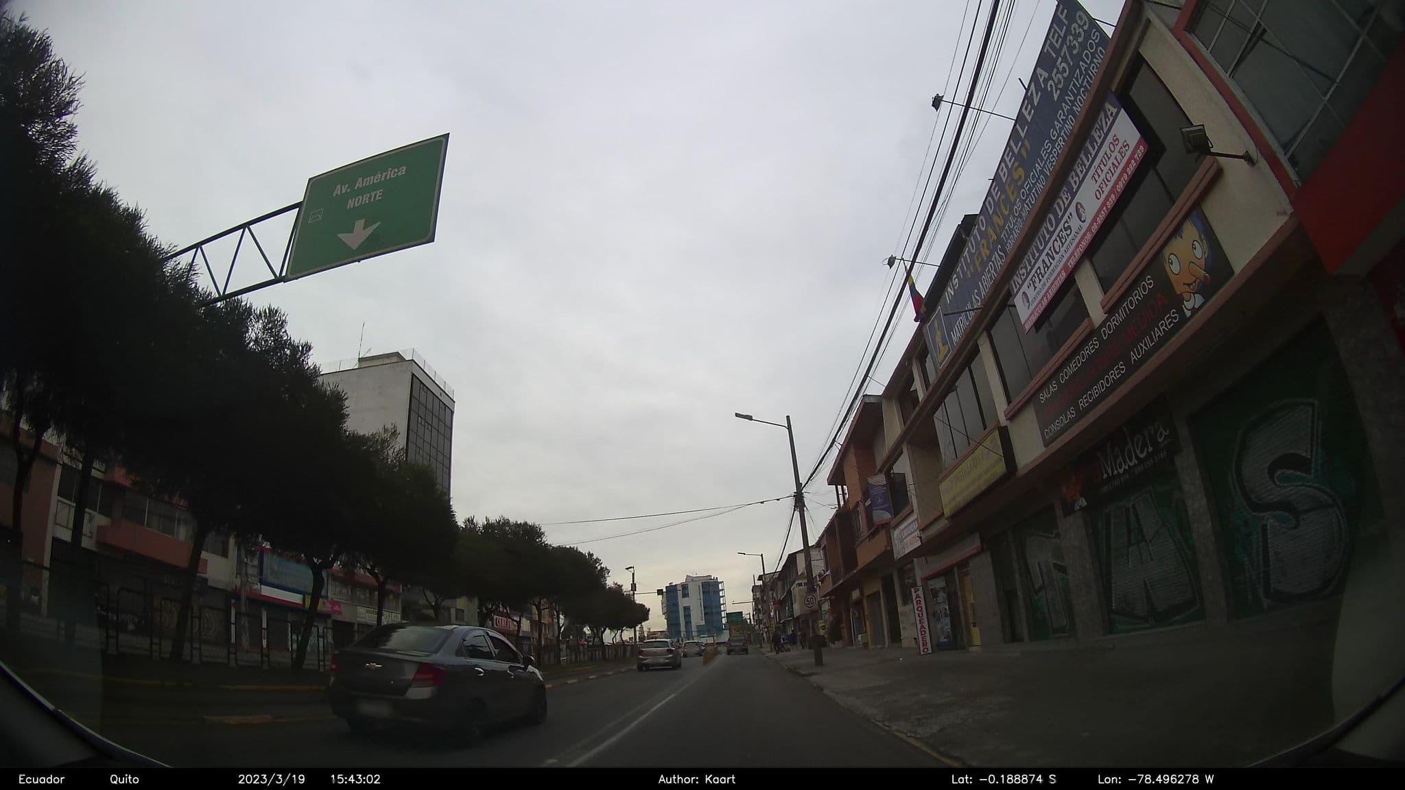 Street view near Polaris, Quito