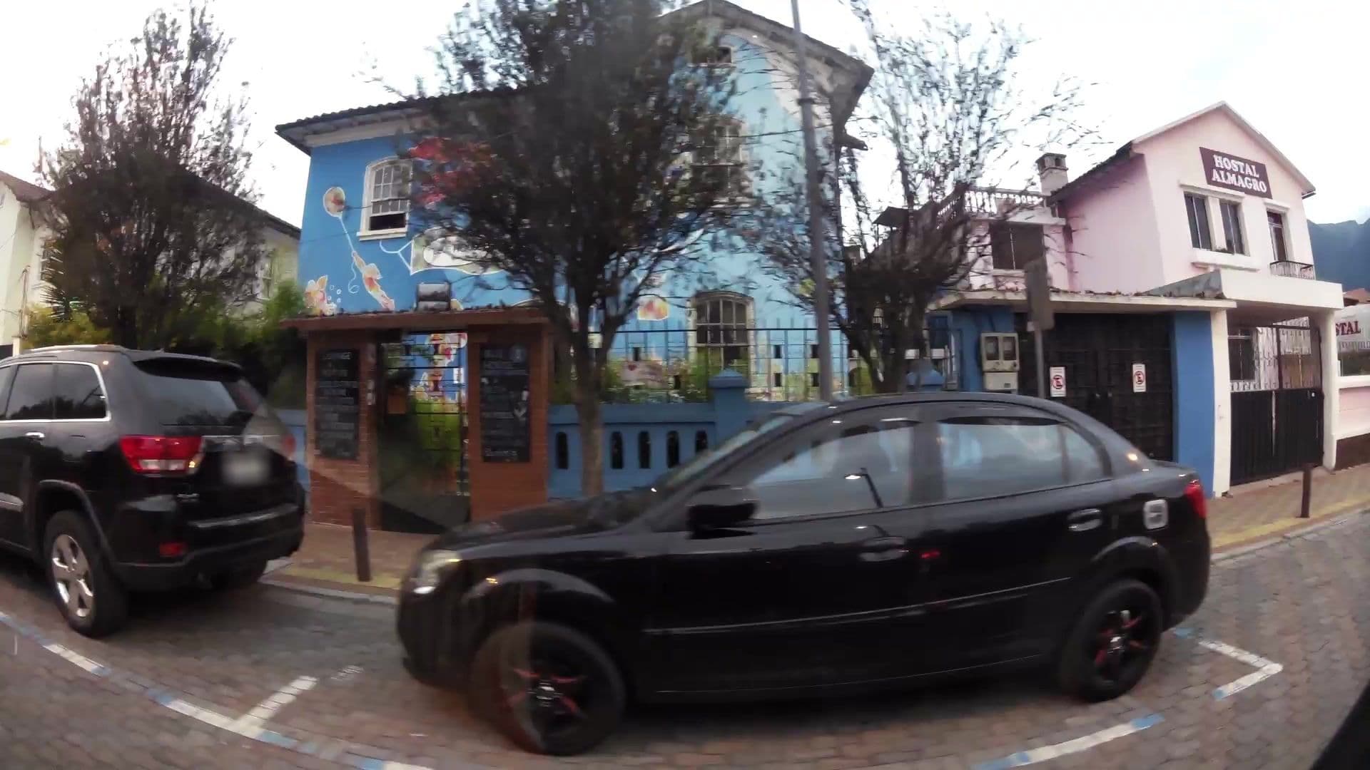 Street view near Blue House Hostel, Quito — © kaartcam (CC BY-SA · Mapillary)