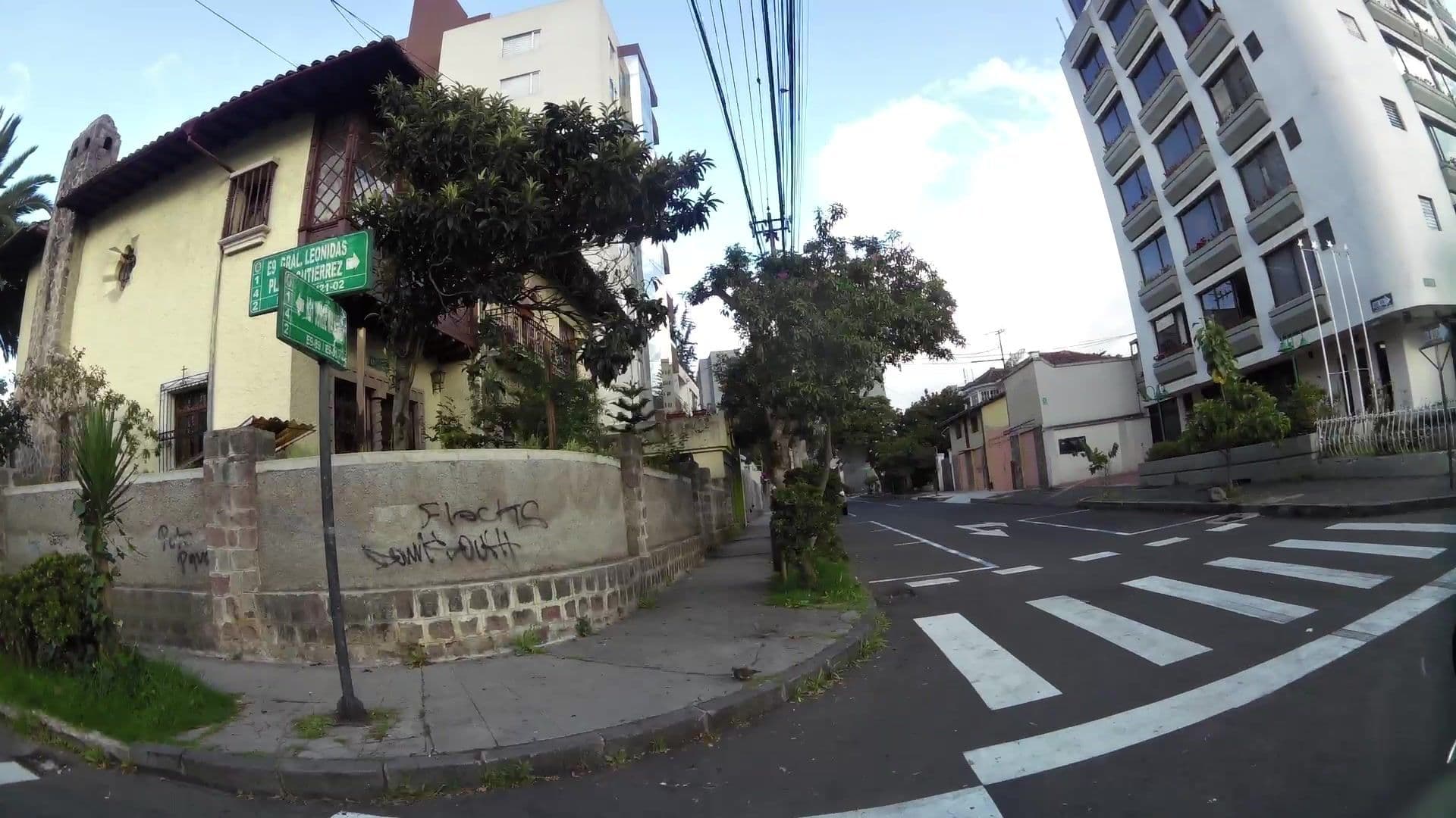 Street view near Hotel Amaranta, Quito