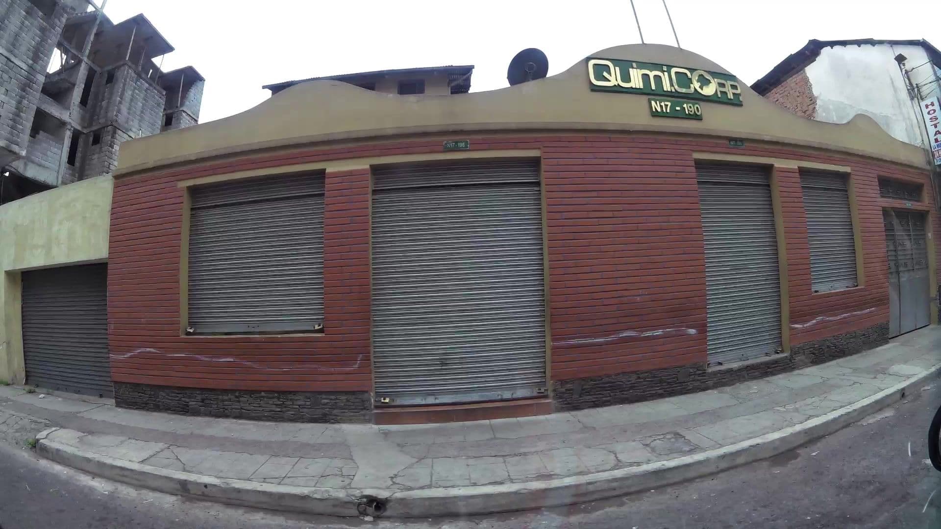 Street view near La Mundial, Quito