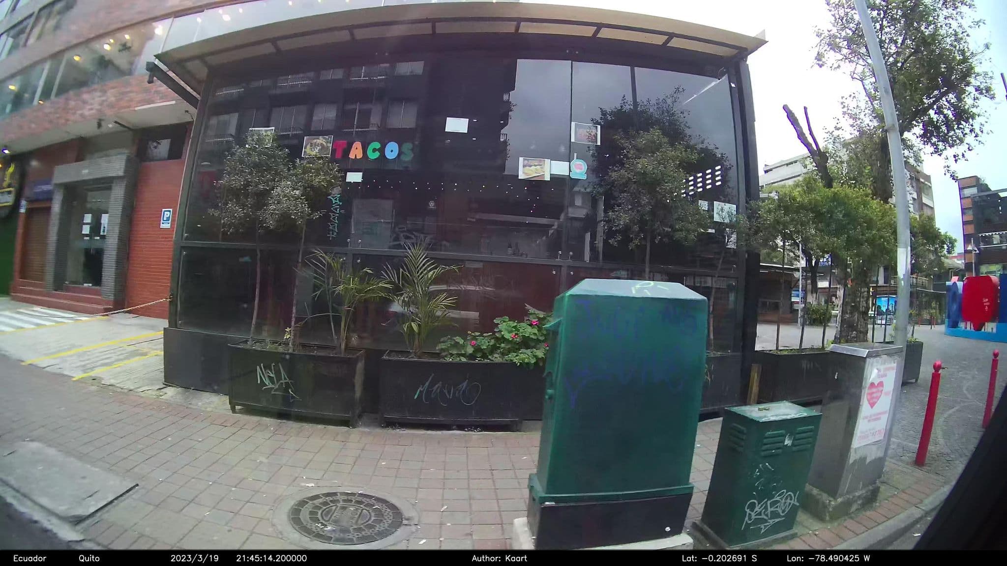 Street view near Hostal Calama Inn, Quito — © kaart_2 (CC BY-SA · Mapillary)