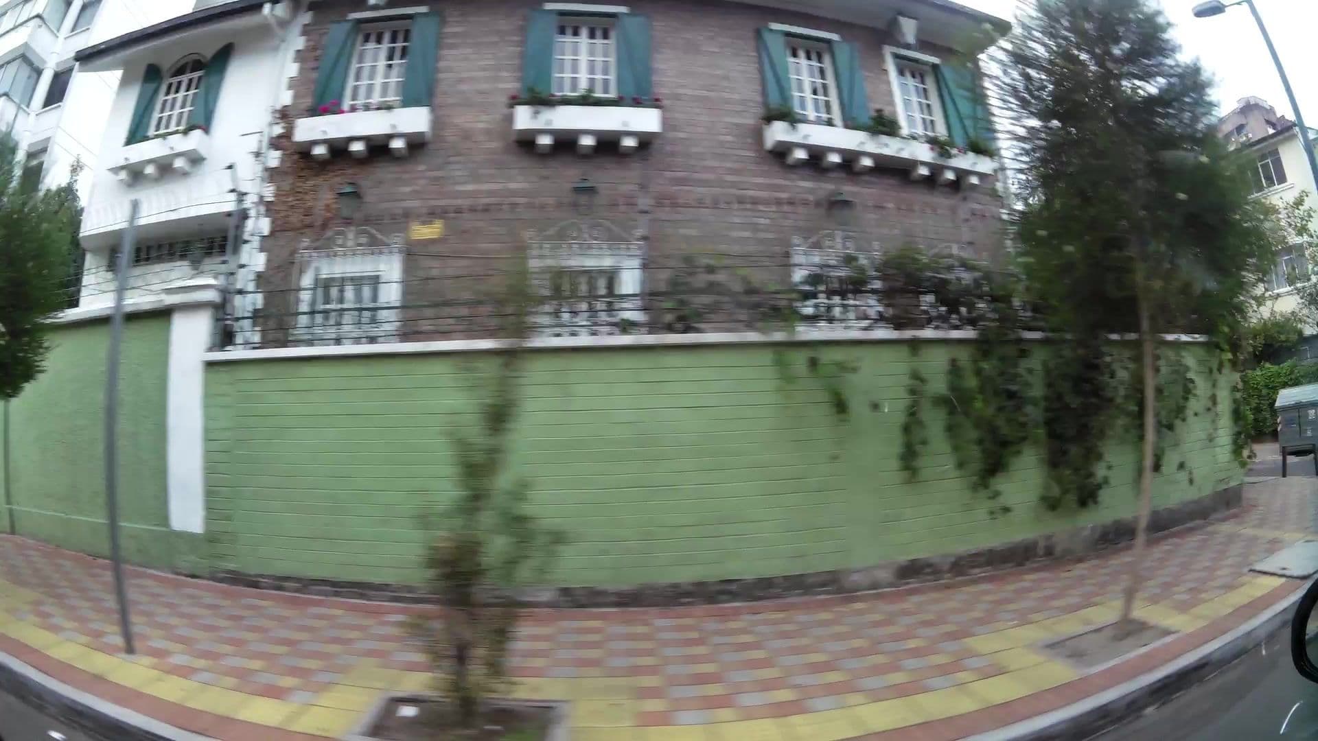 Street view near Backpackers' Inn, Quito