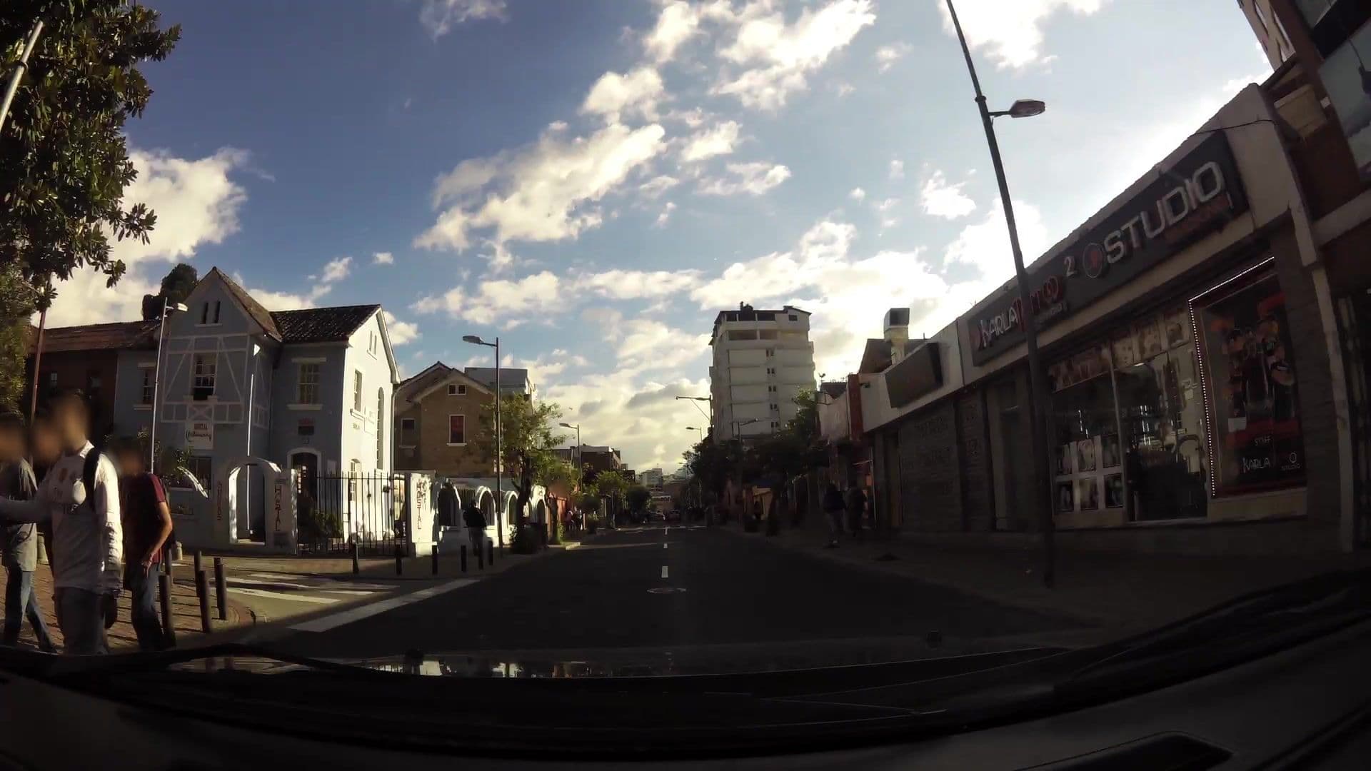 Street view near Arco del Sol, Quito