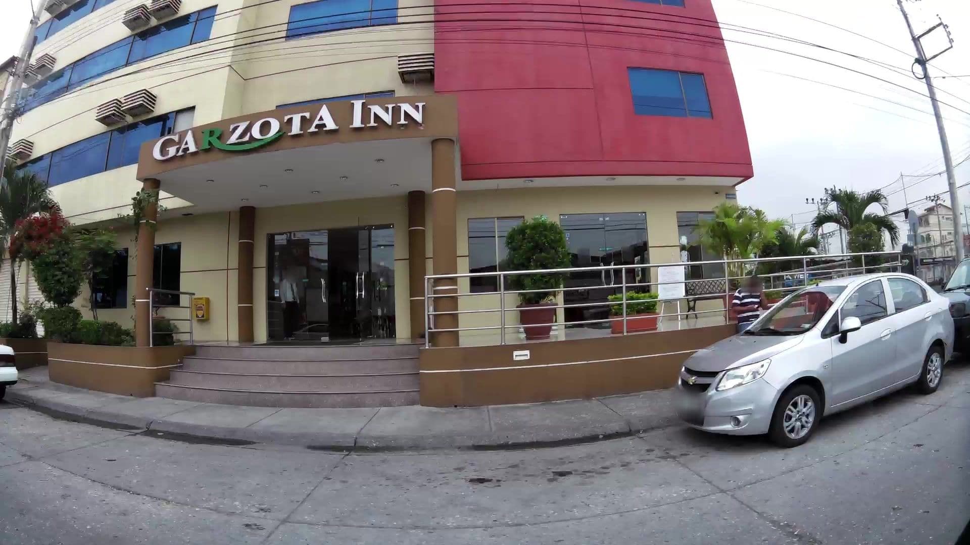 Street view near Garzota Inn, Guayaquil